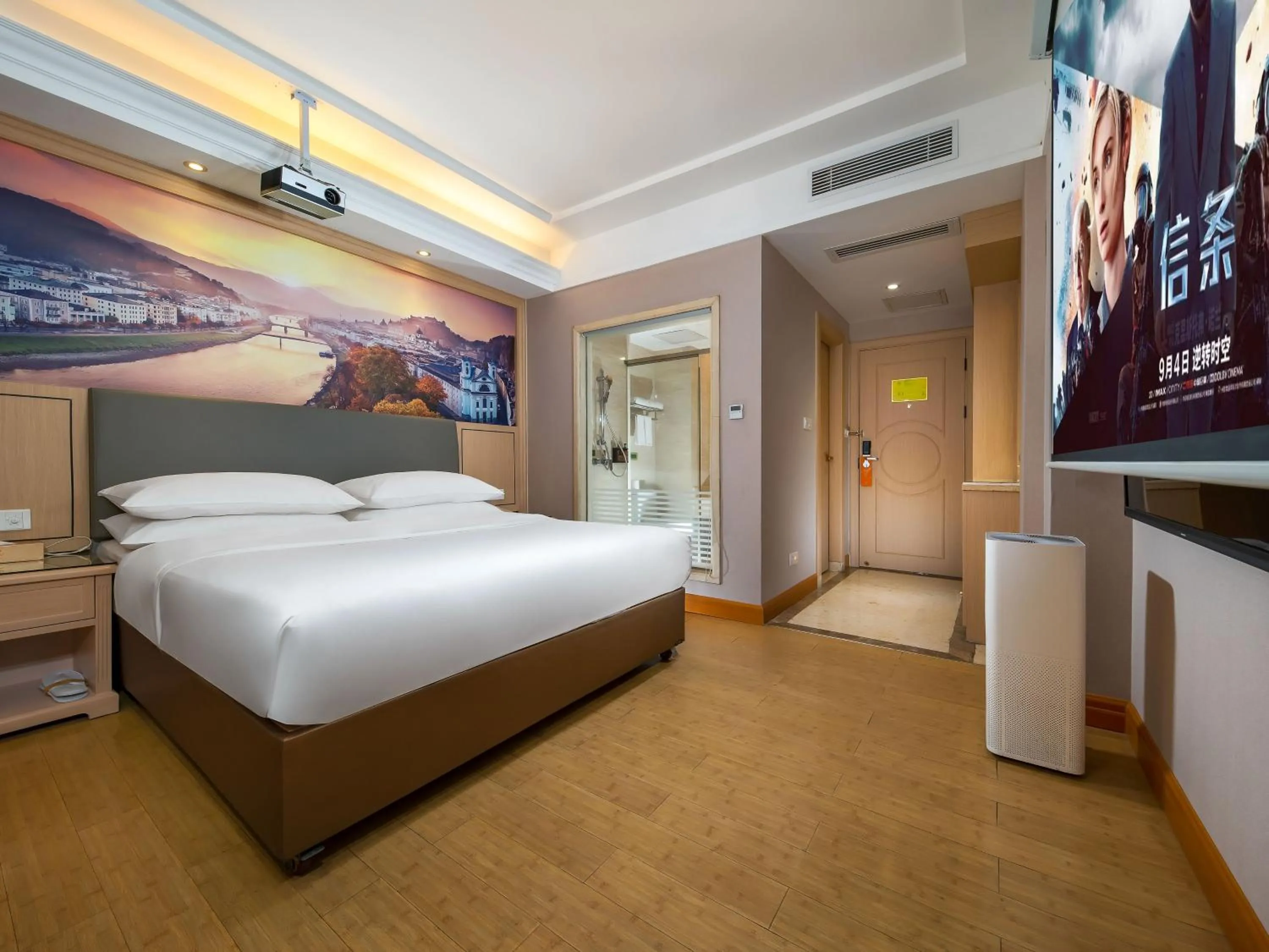 Photo of the whole room, Bed in Vienna Hotel Shenzhen Henggang Cuihu Shangzhuang
