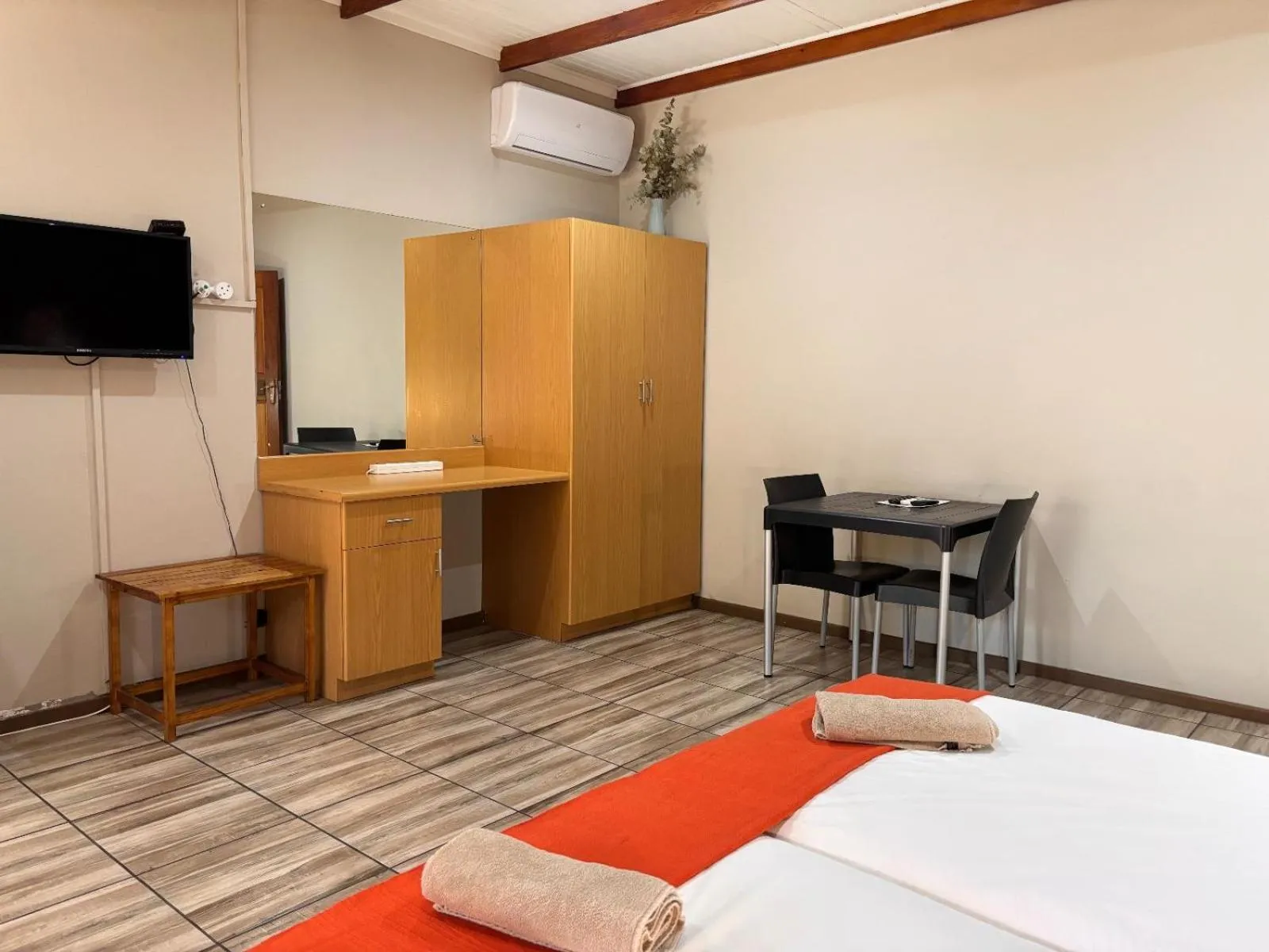 Photo of the whole room, Bed in Hendersons Lodge Ltd