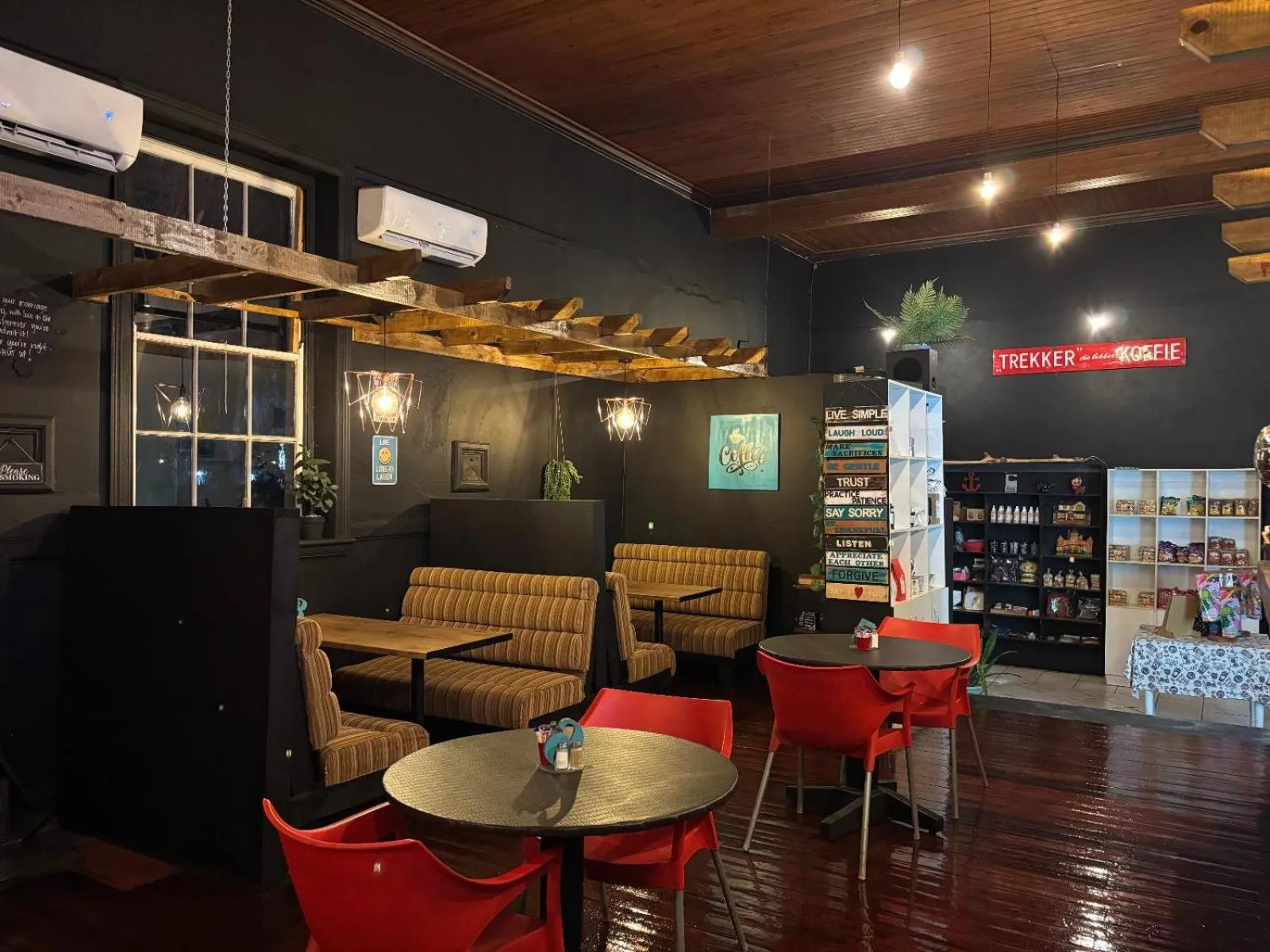 Dining area in Hendersons Lodge Ltd