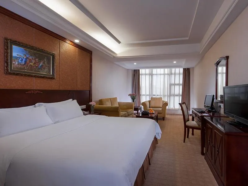 Bed in Vienna Hotel Shenzhen Pingdi