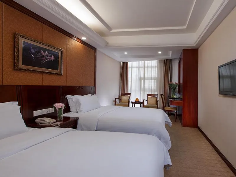 Bed in Vienna Hotel Shenzhen Pingdi