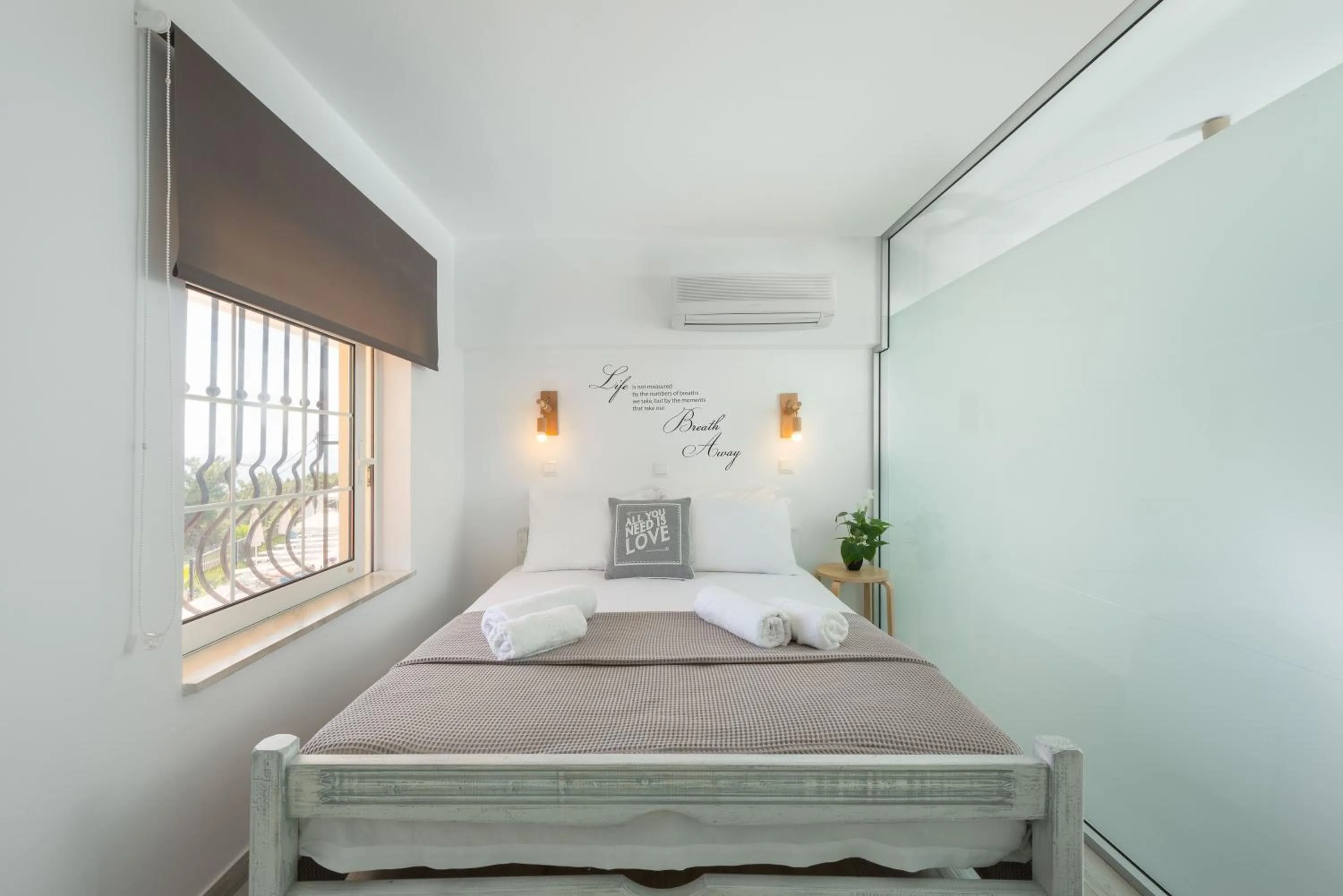 Bed in Pefkos View Suites & Maisonette