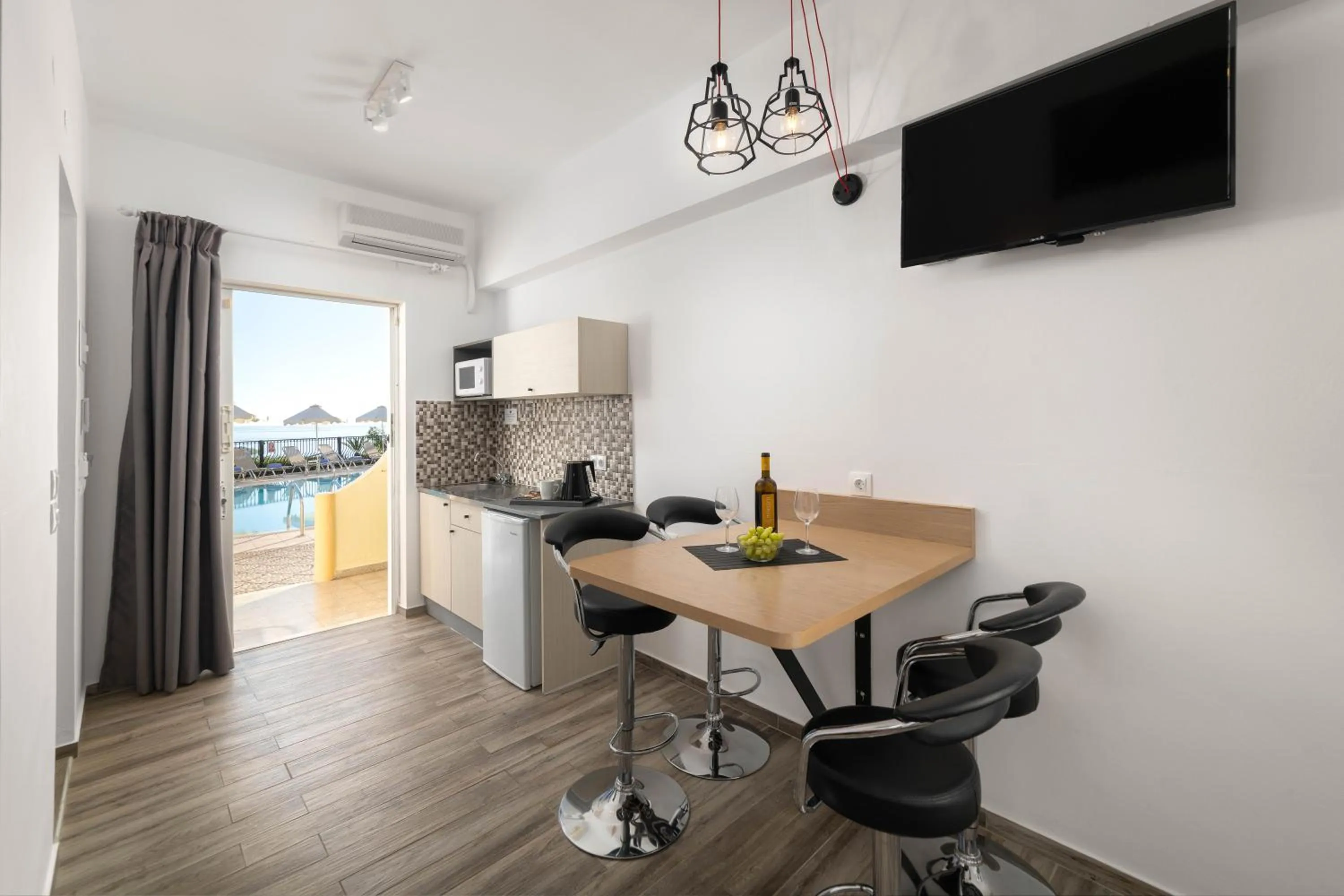 Coffee/tea facilities in Pefkos View Suites & Maisonette