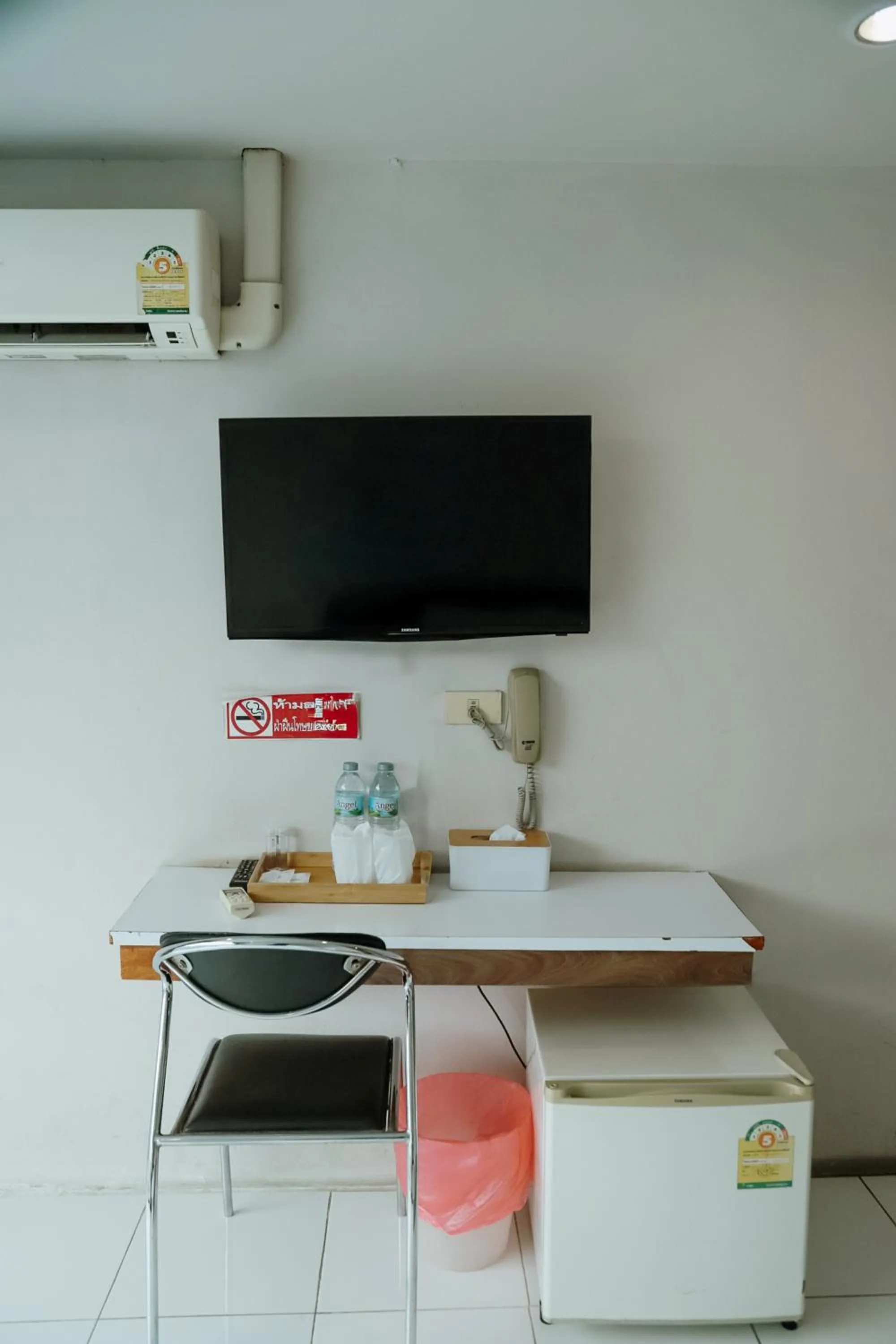 TV and multimedia in Full Stop Pool Villa Don Mueang