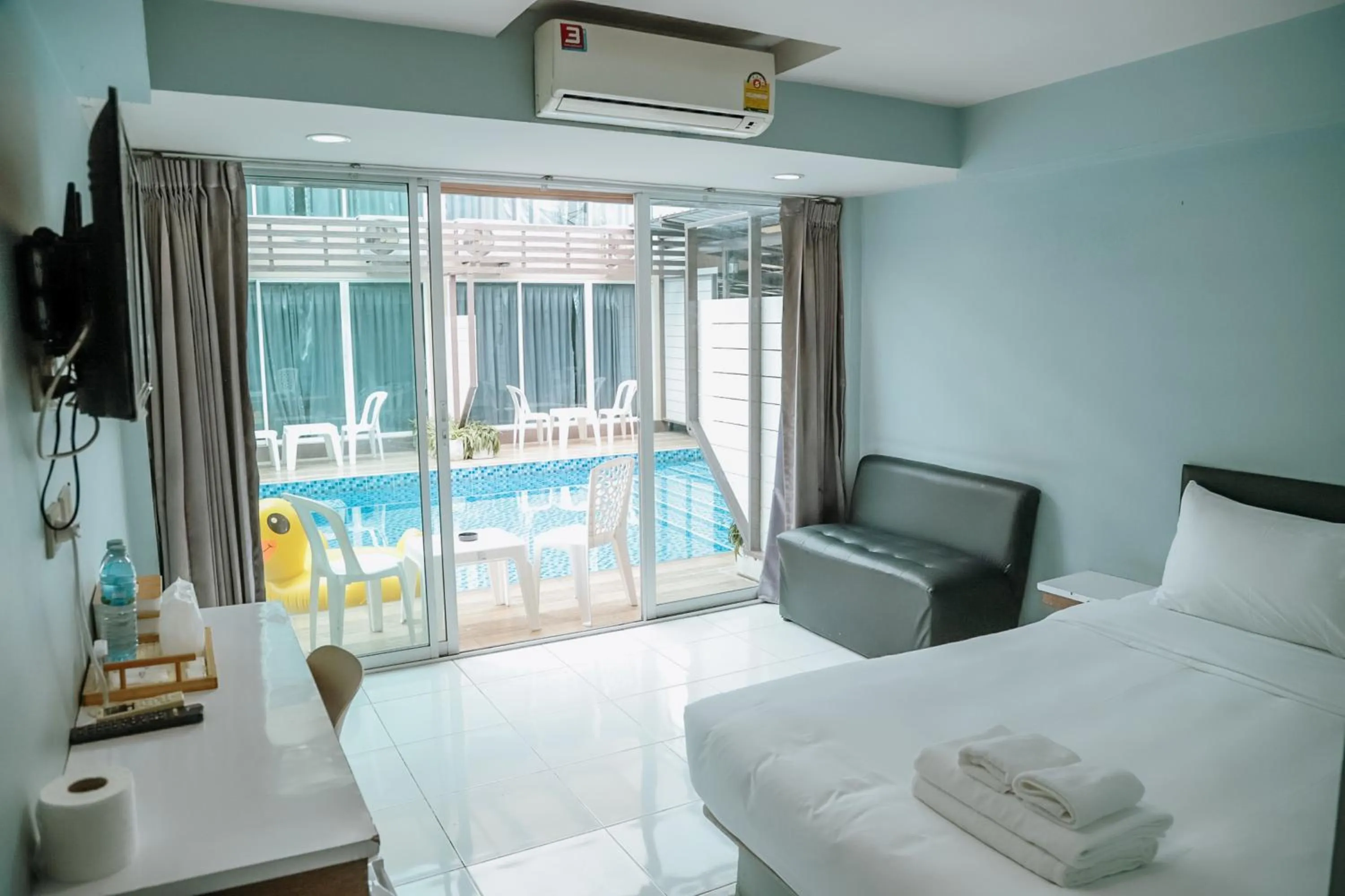 Bed in Full Stop Pool Villa Don Mueang