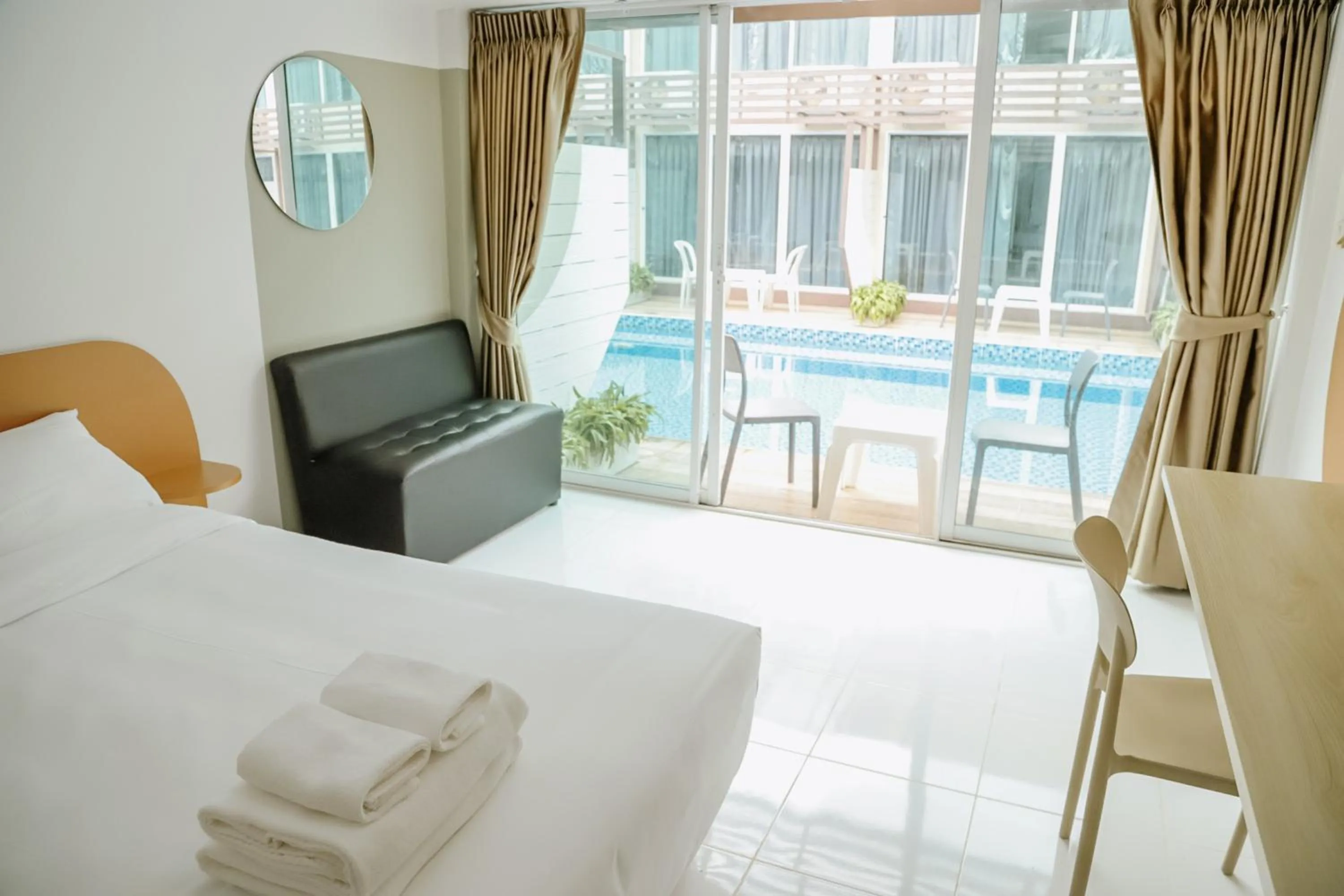 Bed in Full Stop Pool Villa Don Mueang