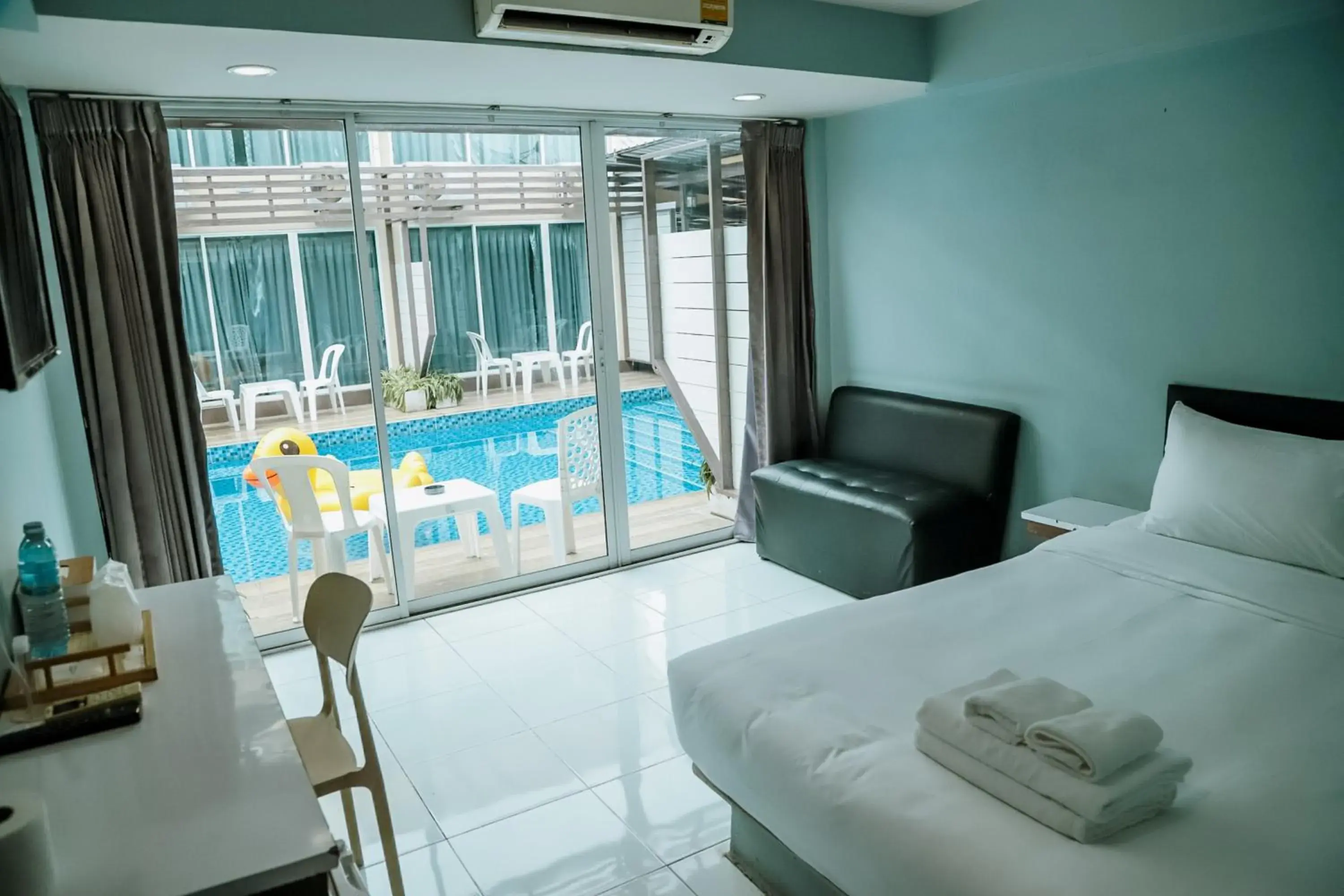 Double Room with Pool View in Full Stop Pool Villa Don Mueang Double Room with Pool View in Full Stop Pool Villa Don Mueang