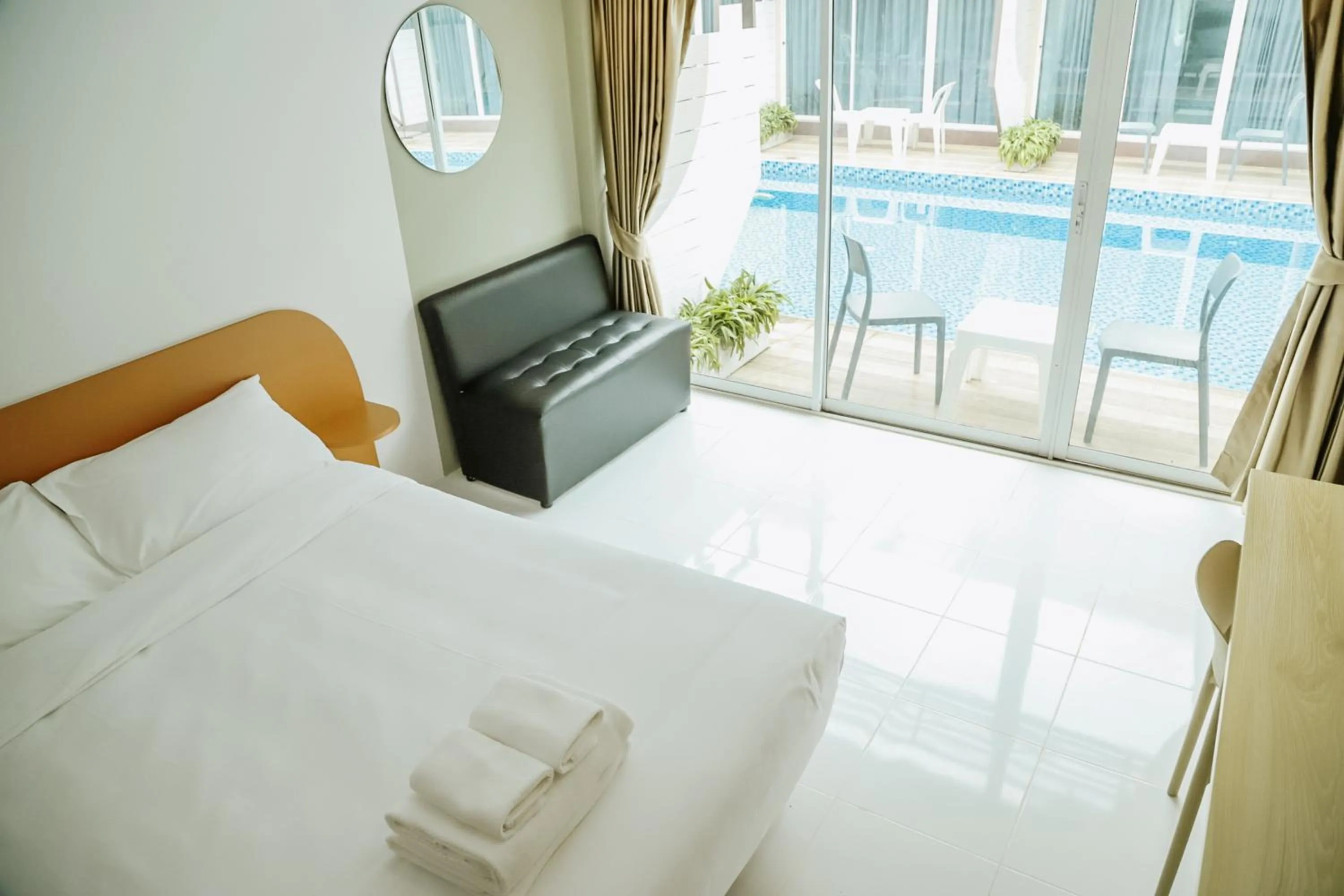 Pool view, Bed in Full Stop Pool Villa Don Mueang