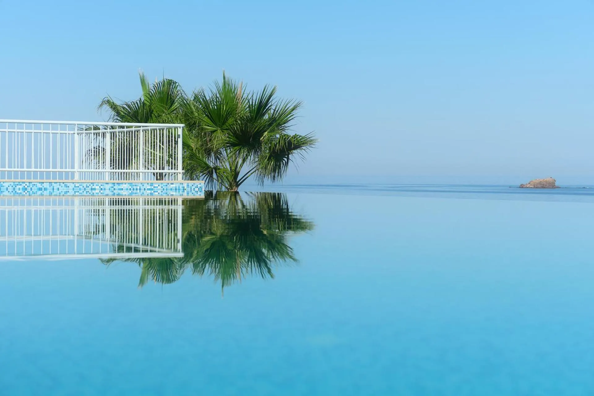 Swimming pool in Little Bird Lesvos