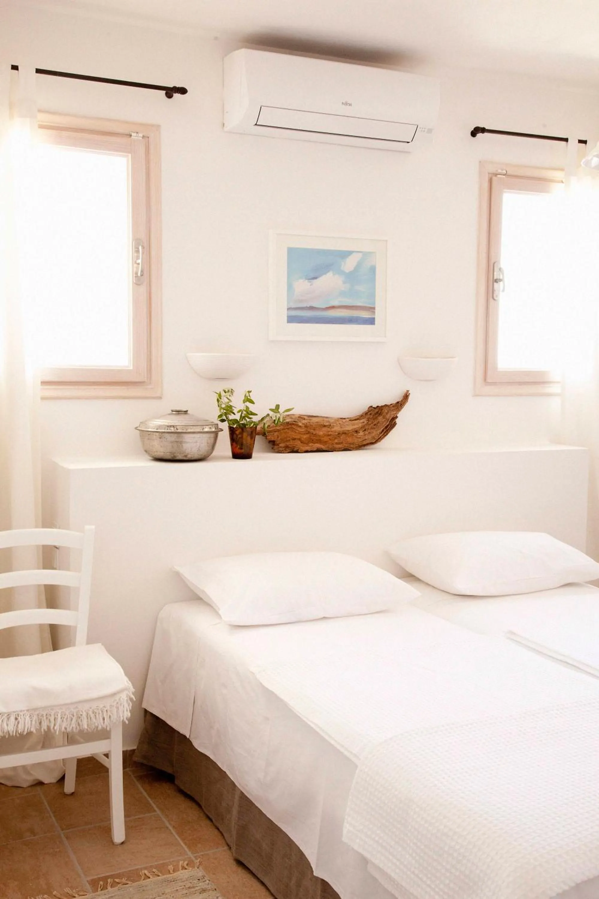 Photo of the whole room, Bed in Little Bird Lesvos