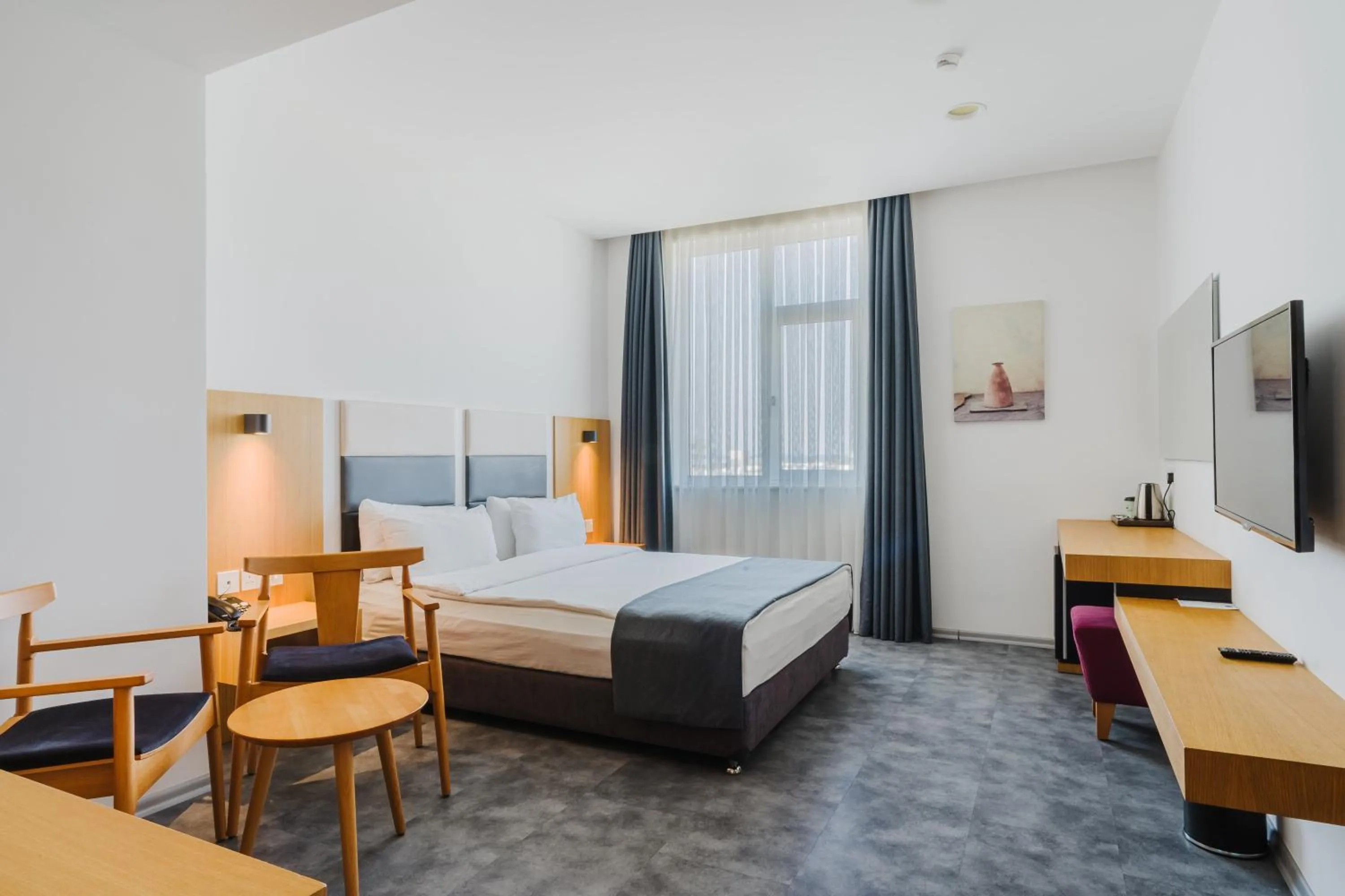 Photo of the whole room, Bed in Ingate Hotel