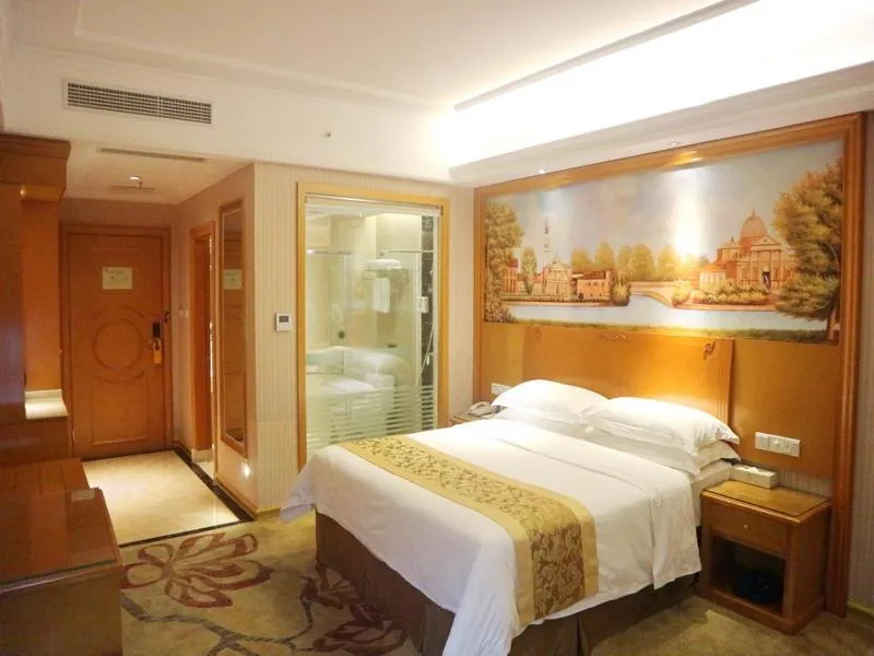 Bed in Vienna Hotel HaiNan Oriental Avenue