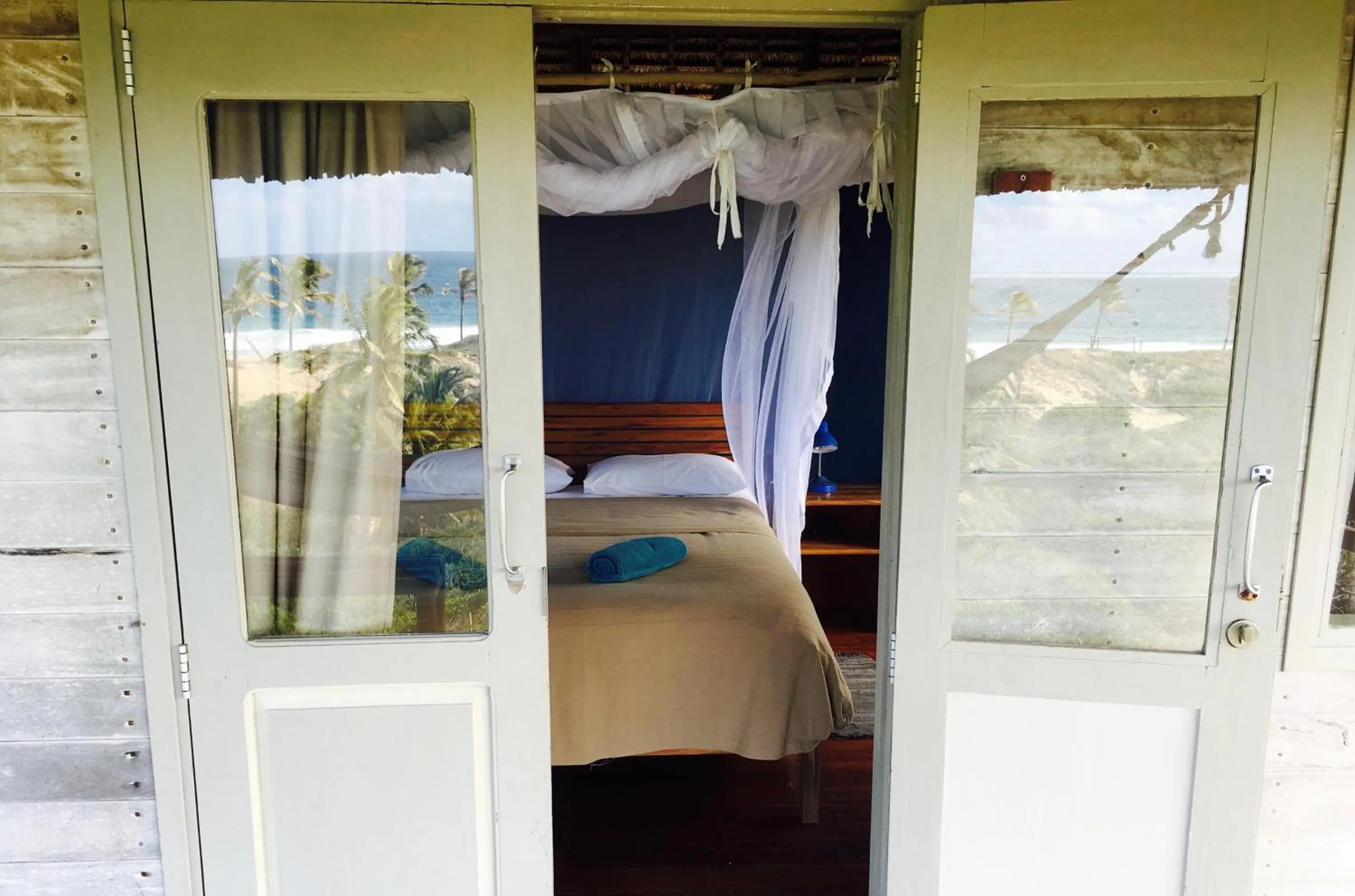 Photo of the whole room, Bed in Travessia Beach Lodge
