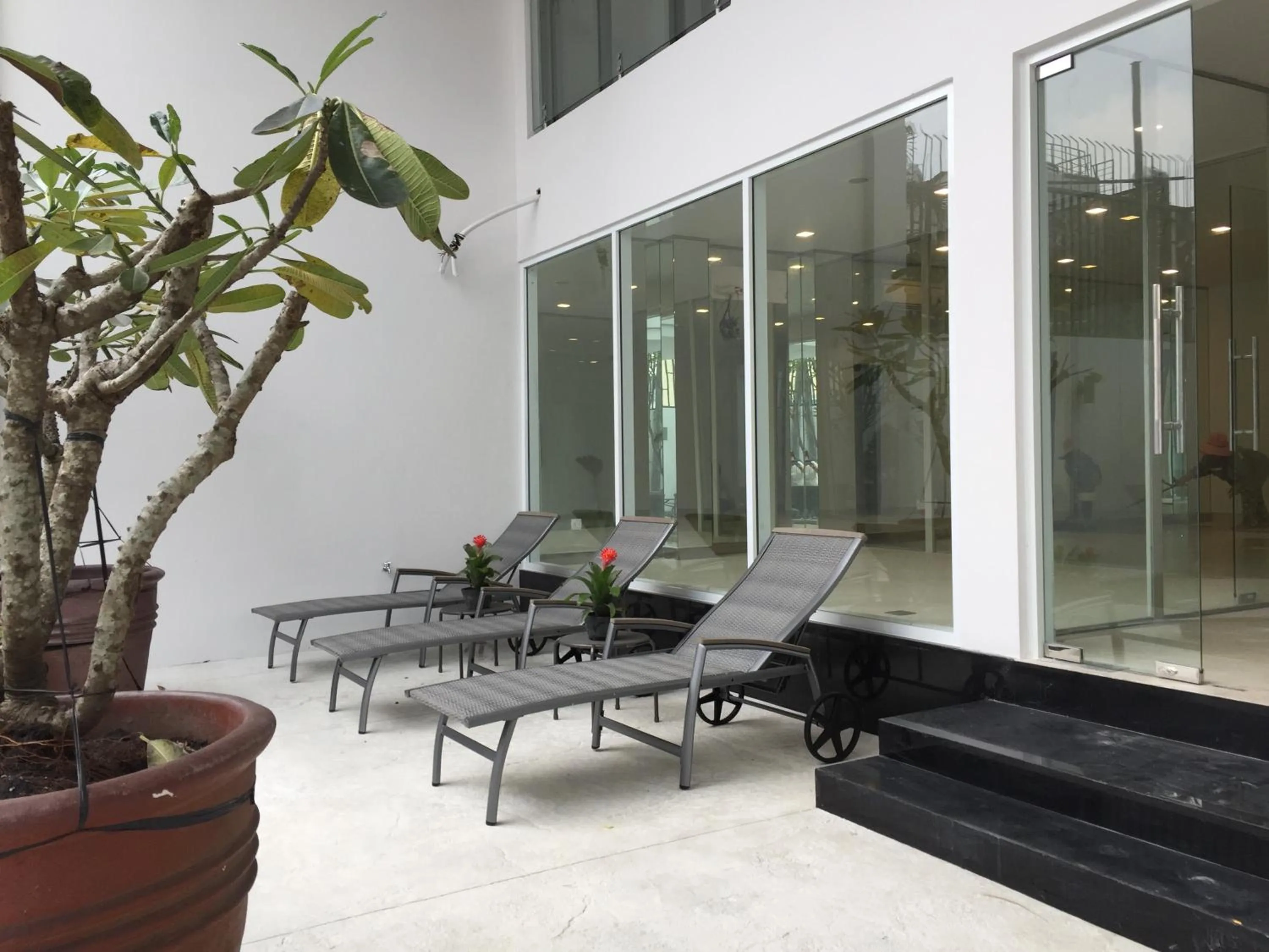 Decorative detail in Glenwood Suites