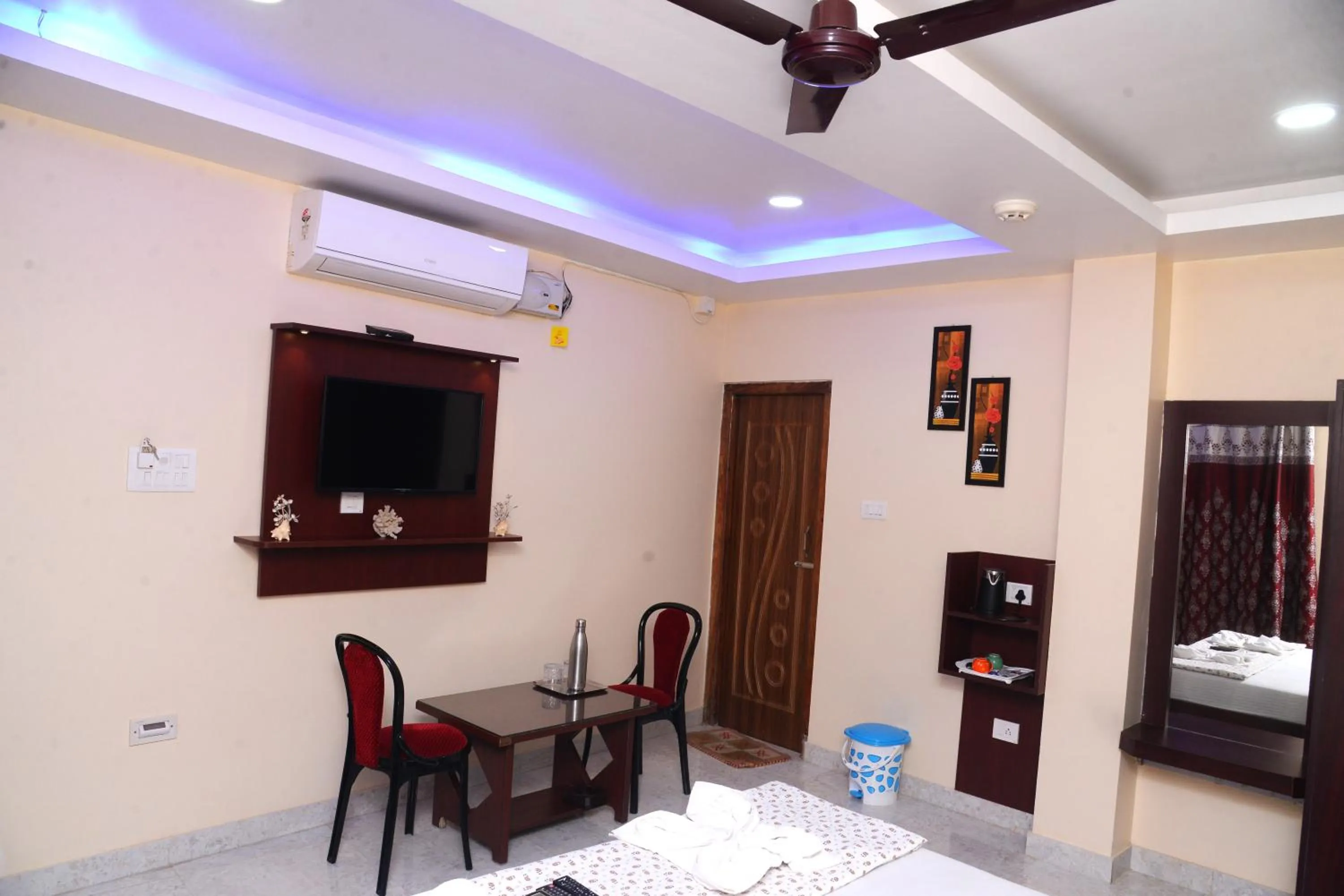 Bed in Deer Park Hometel