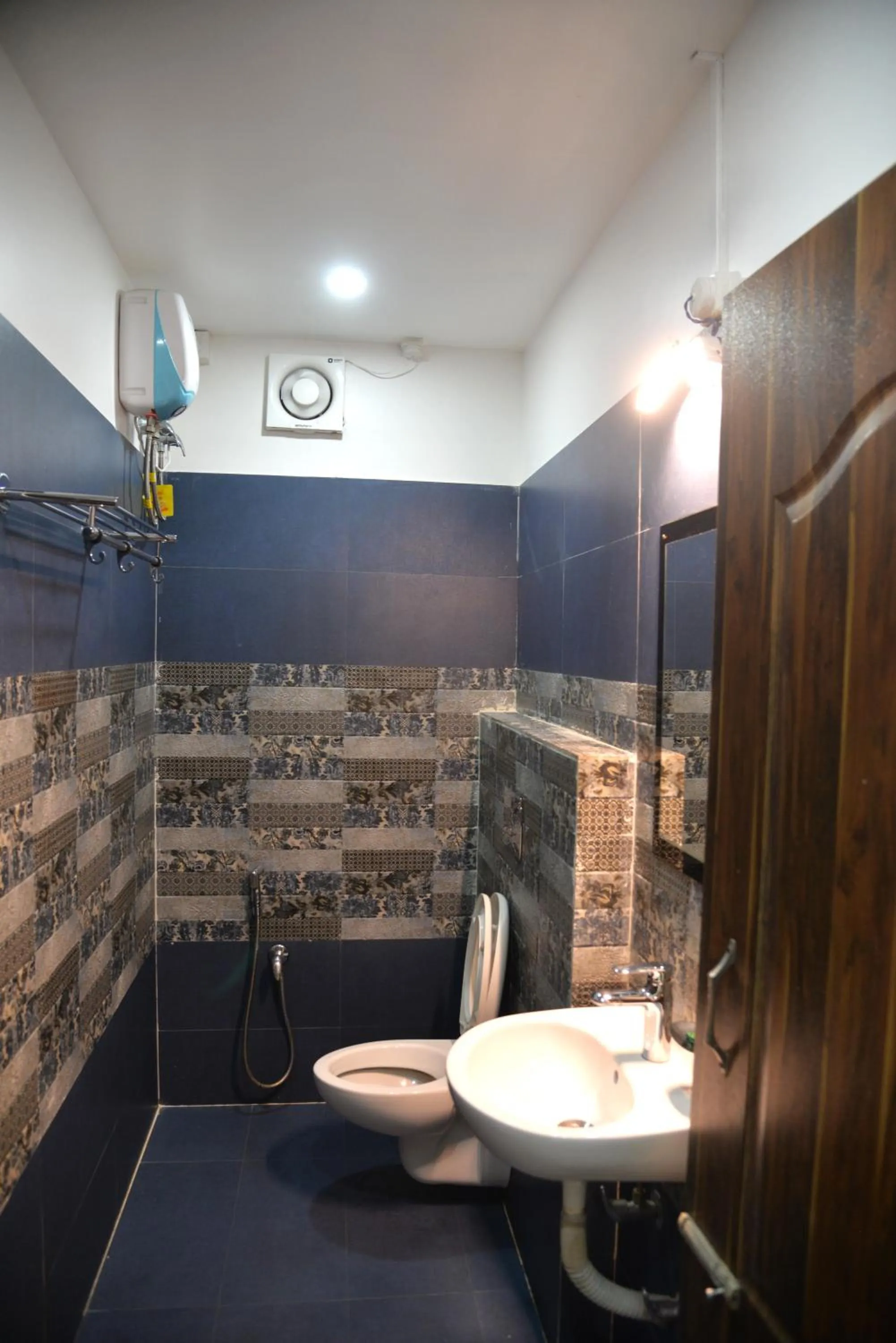 Toilet in Deer Park Hometel