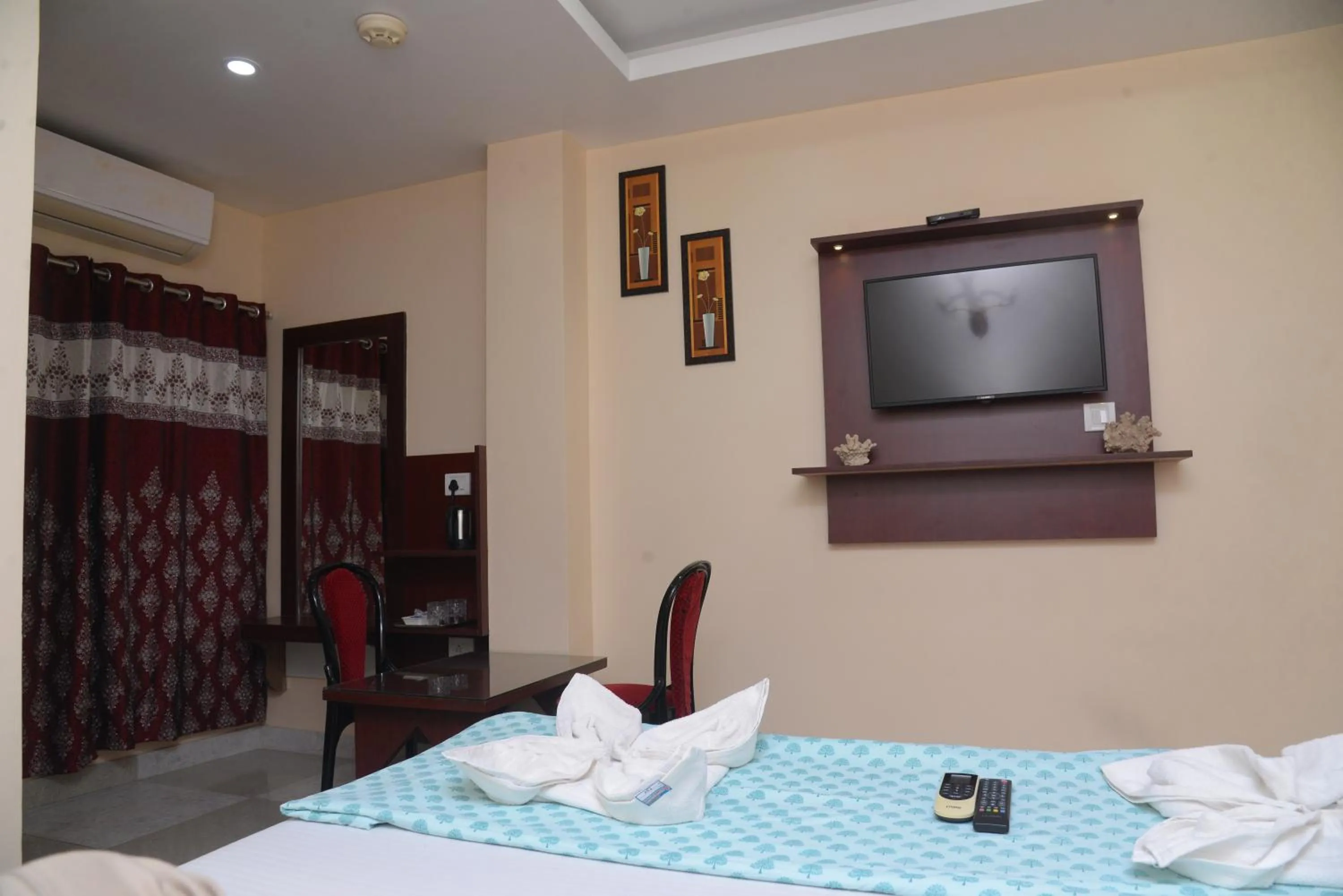 Bed in Deer Park Hometel