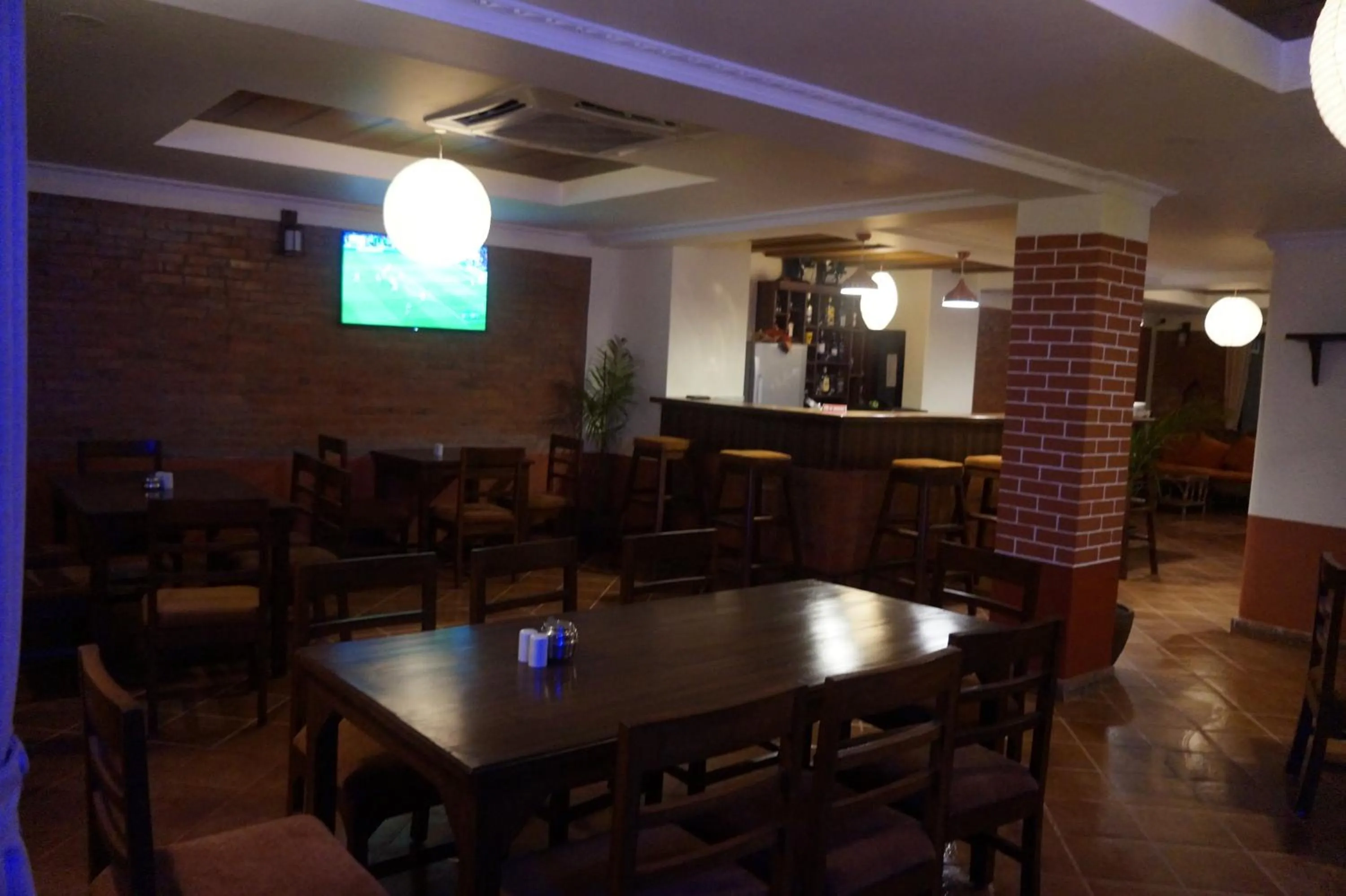 Restaurant/places to eat in Gaia Holiday Home