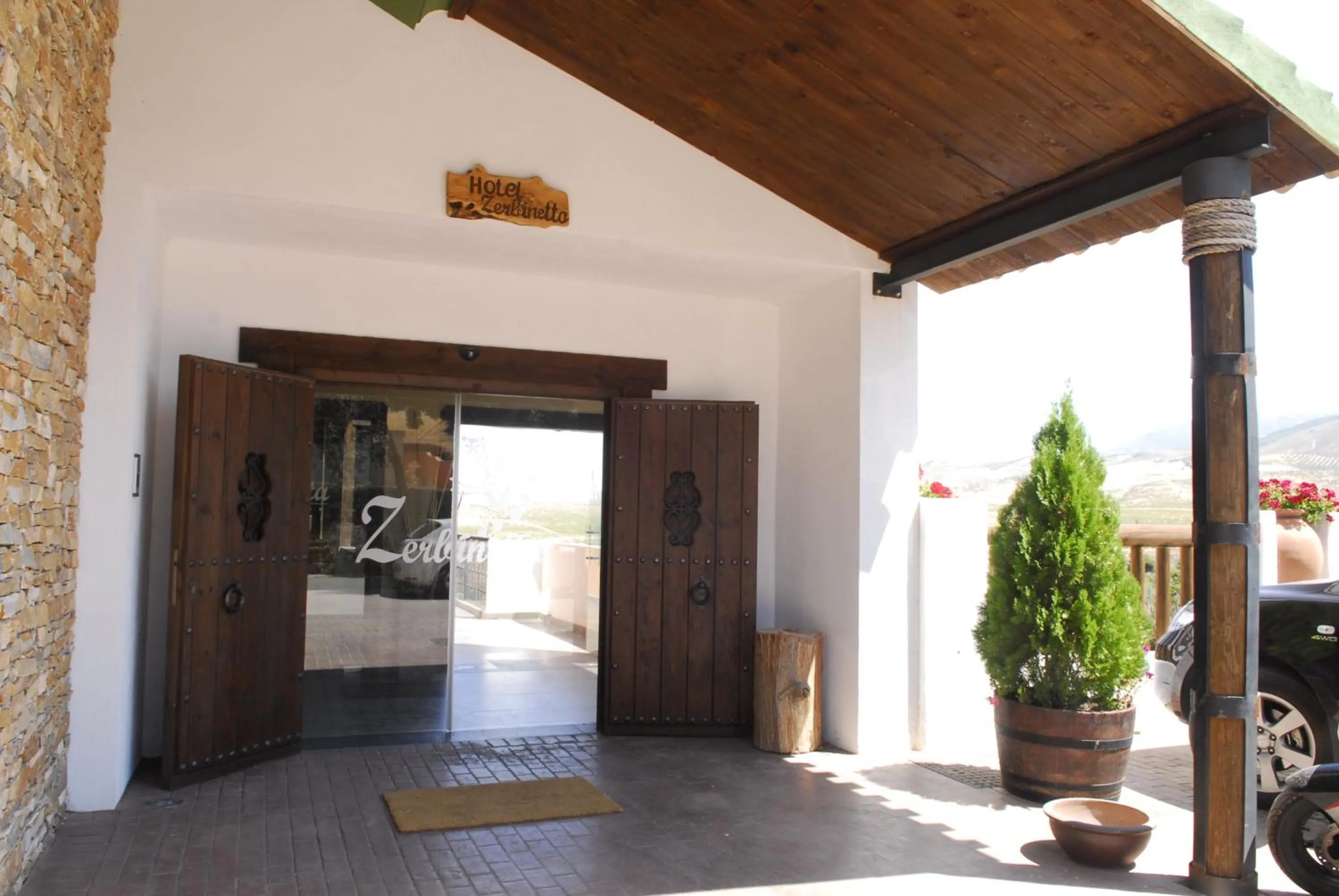 Facade/entrance in Hotel Zerbinetta