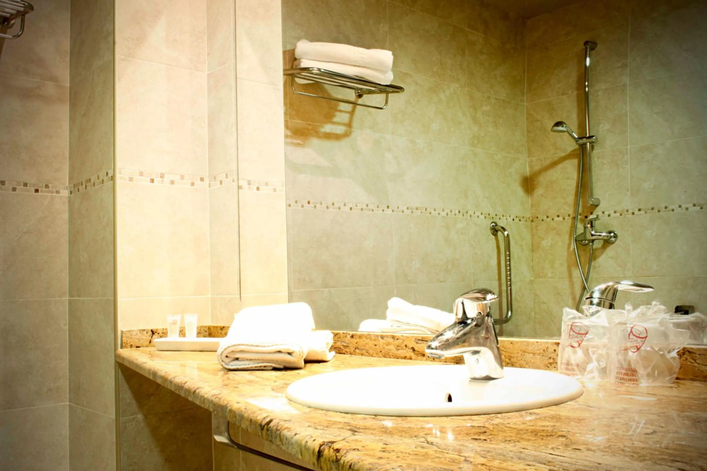 Shower in Hotel Zerbinetta