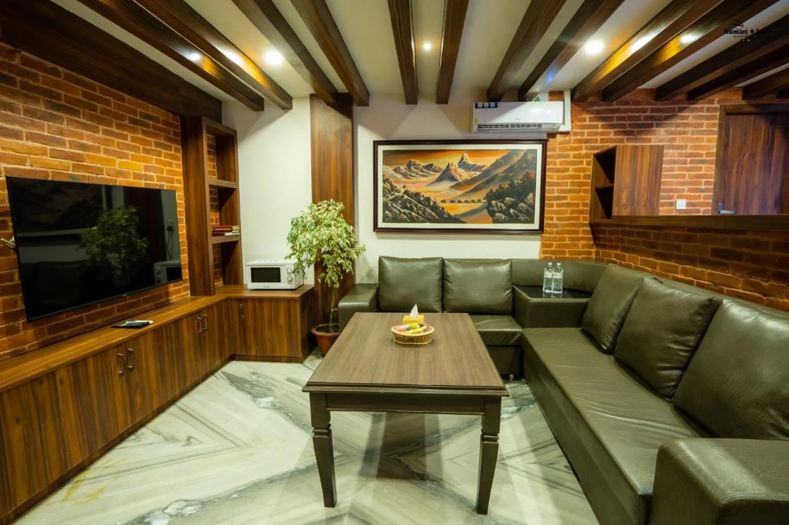 TV and multimedia in Kumari Star Inn