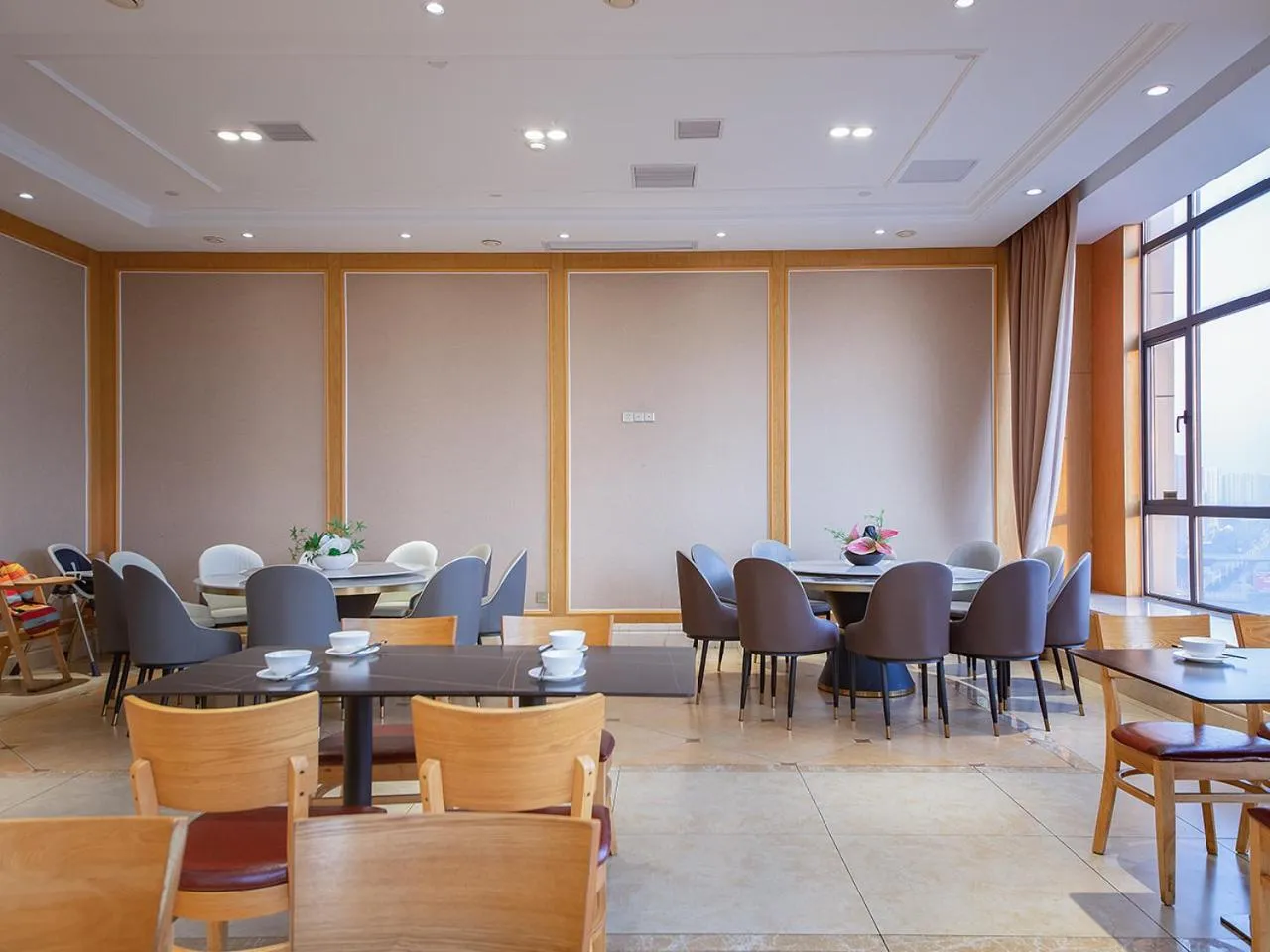 Restaurant/places to eat in Vienna International Hotel Jingzhou New World