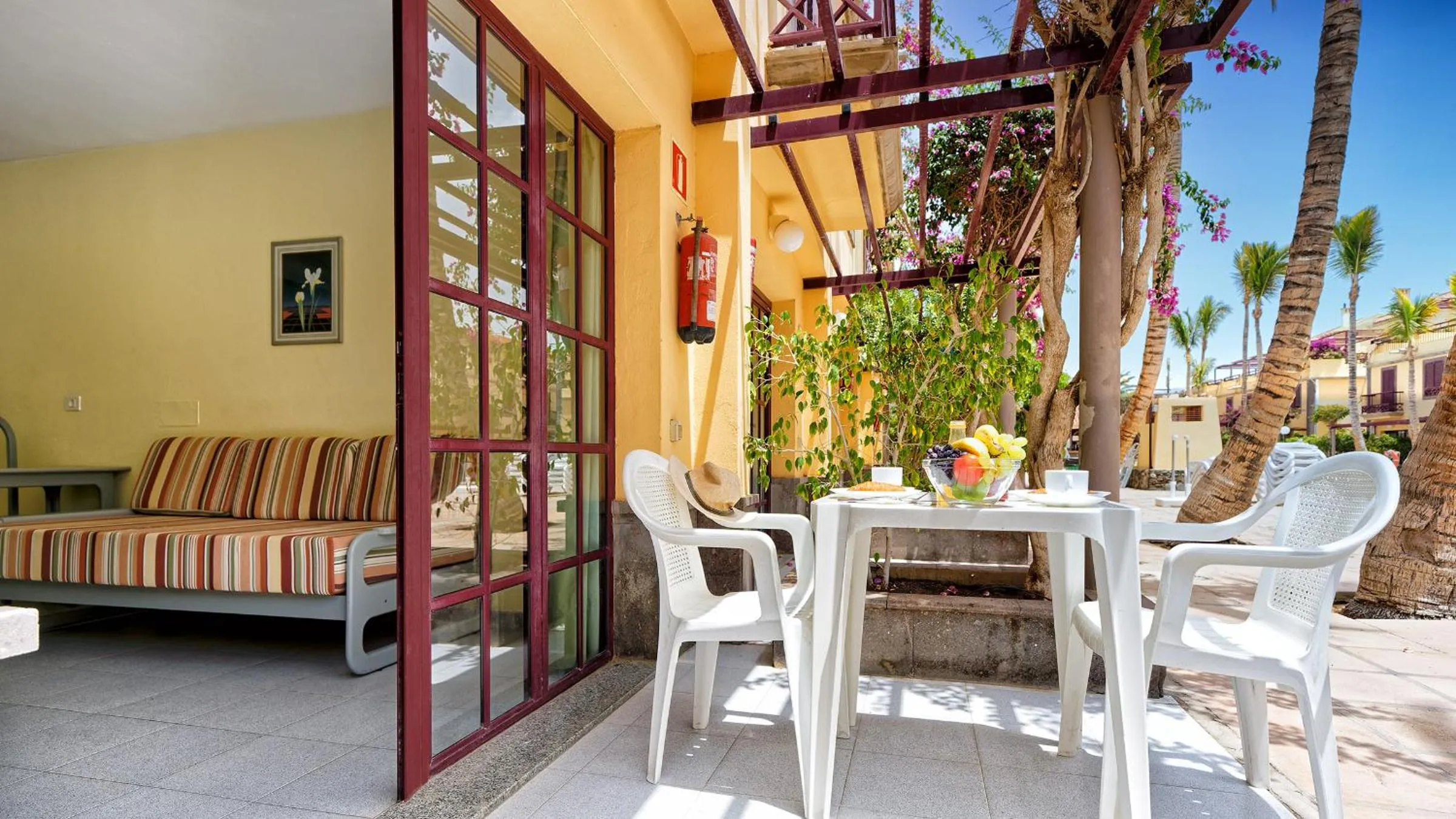 Swimming pool in Bungalows Maspalomas Oasis Club - All Inclusive.
