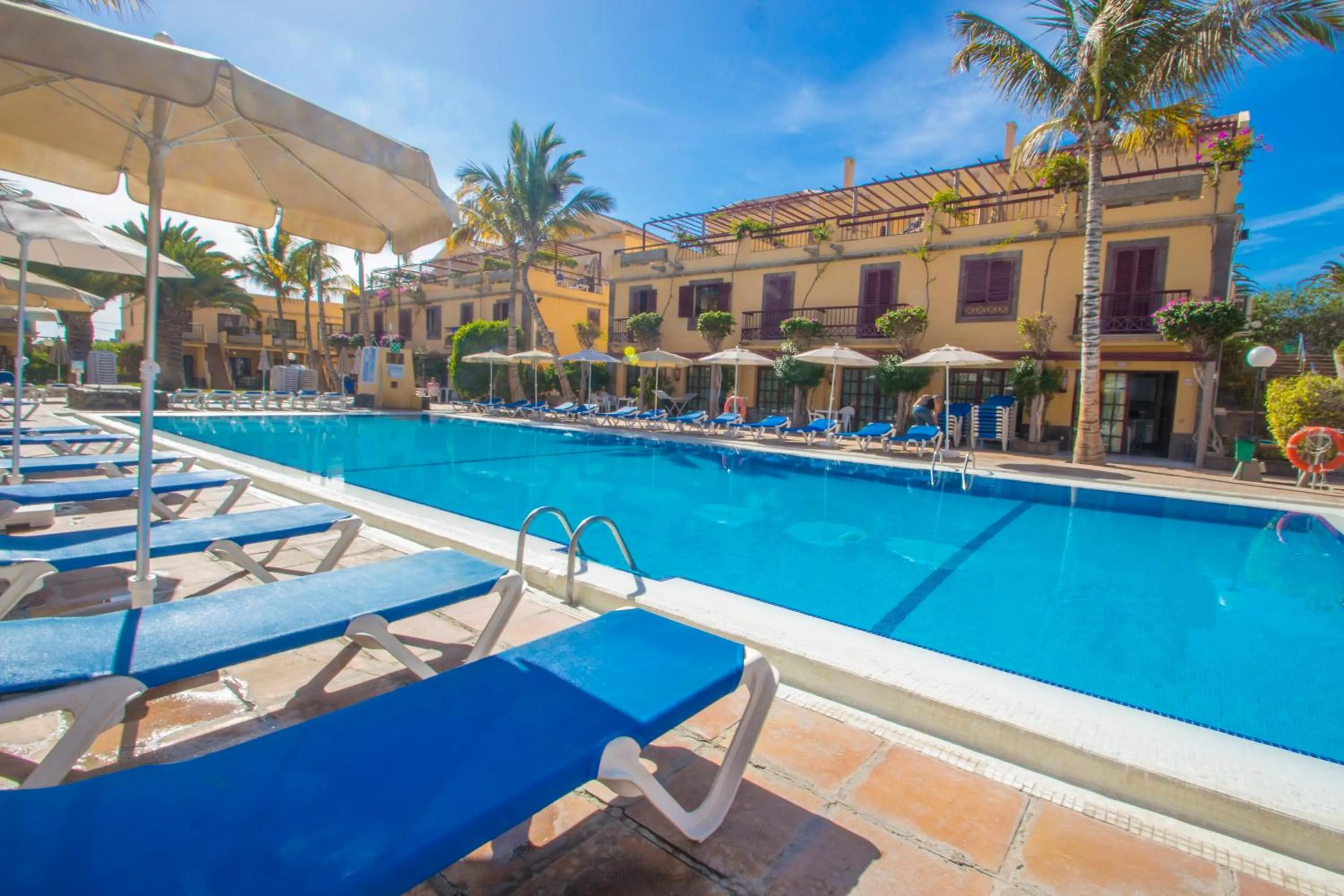 Swimming pool in Bungalows Maspalomas Oasis Club - All Inclusive.