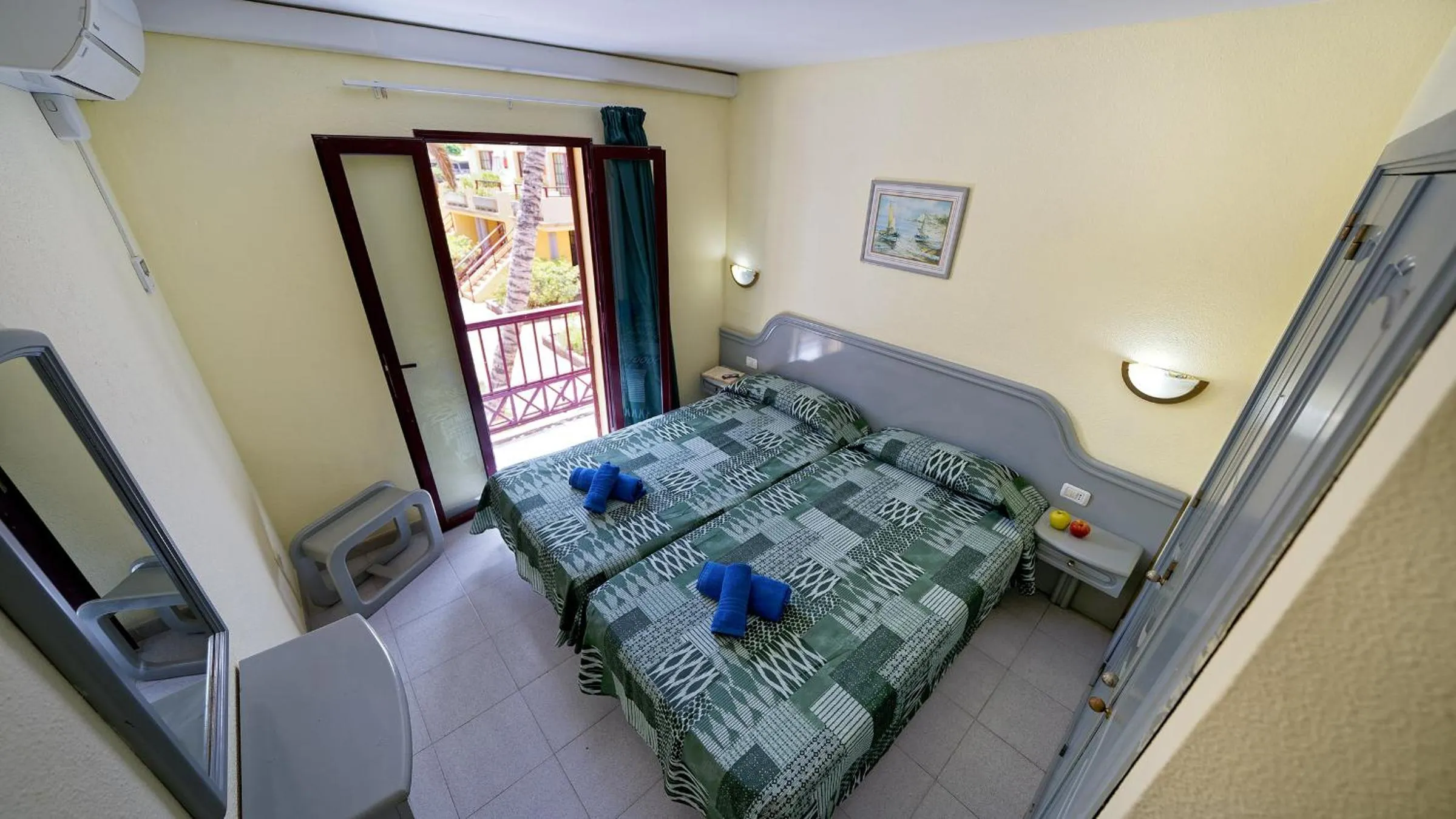 Photo of the whole room, Bed in Bungalows Maspalomas Oasis Club - All Inclusive.