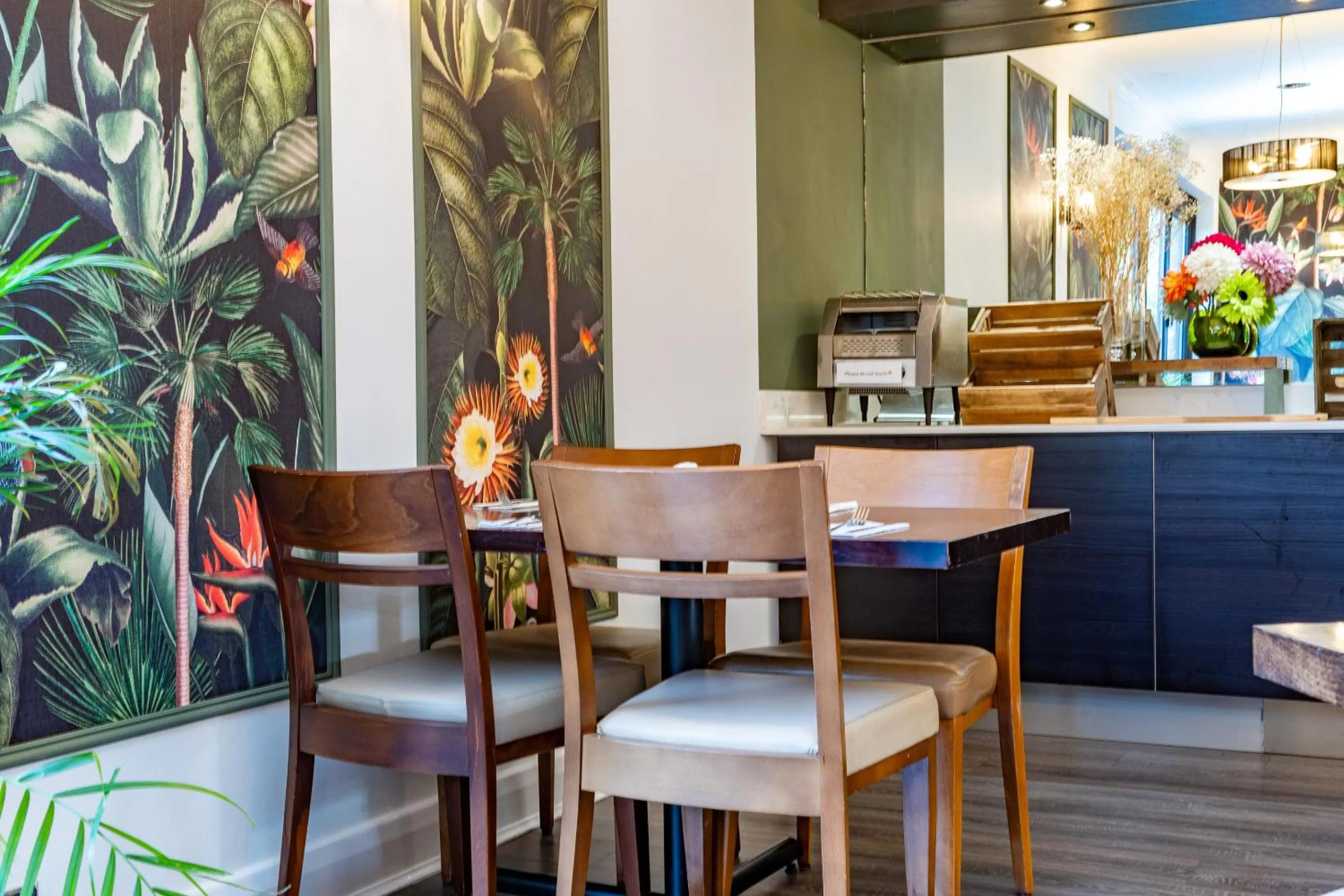 Dining area in Croft Court Hotel
