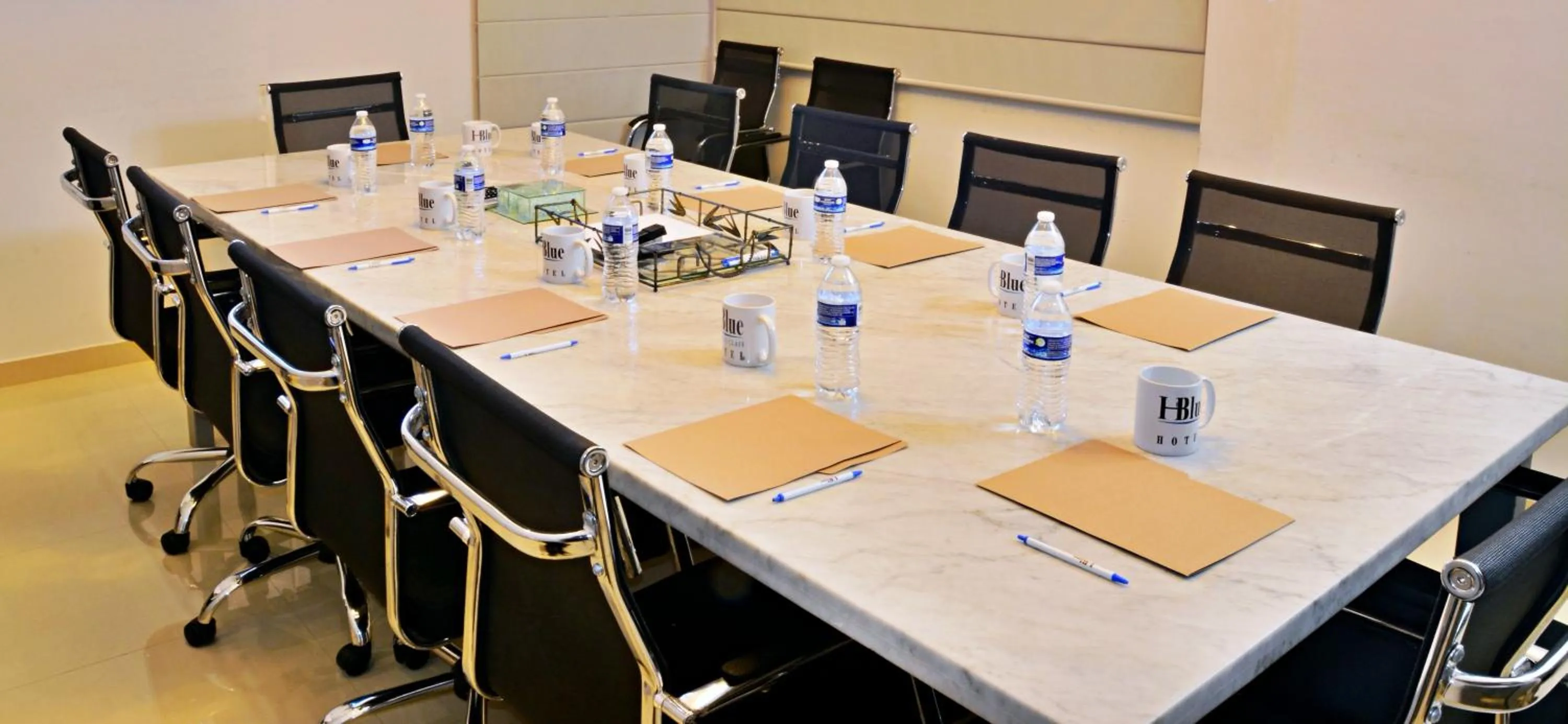 Business facilities in Hotel HBlue Centro