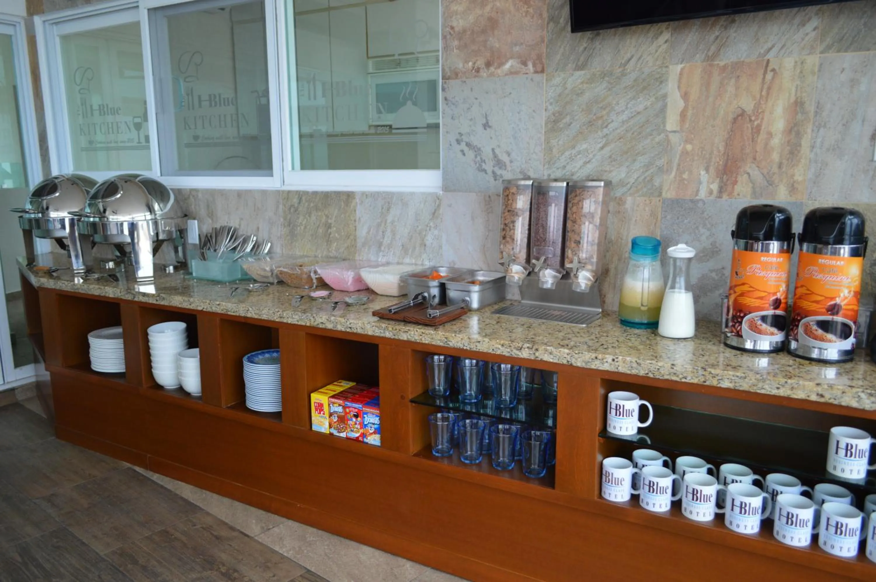 Restaurant/places to eat in Hotel HBlue Centro