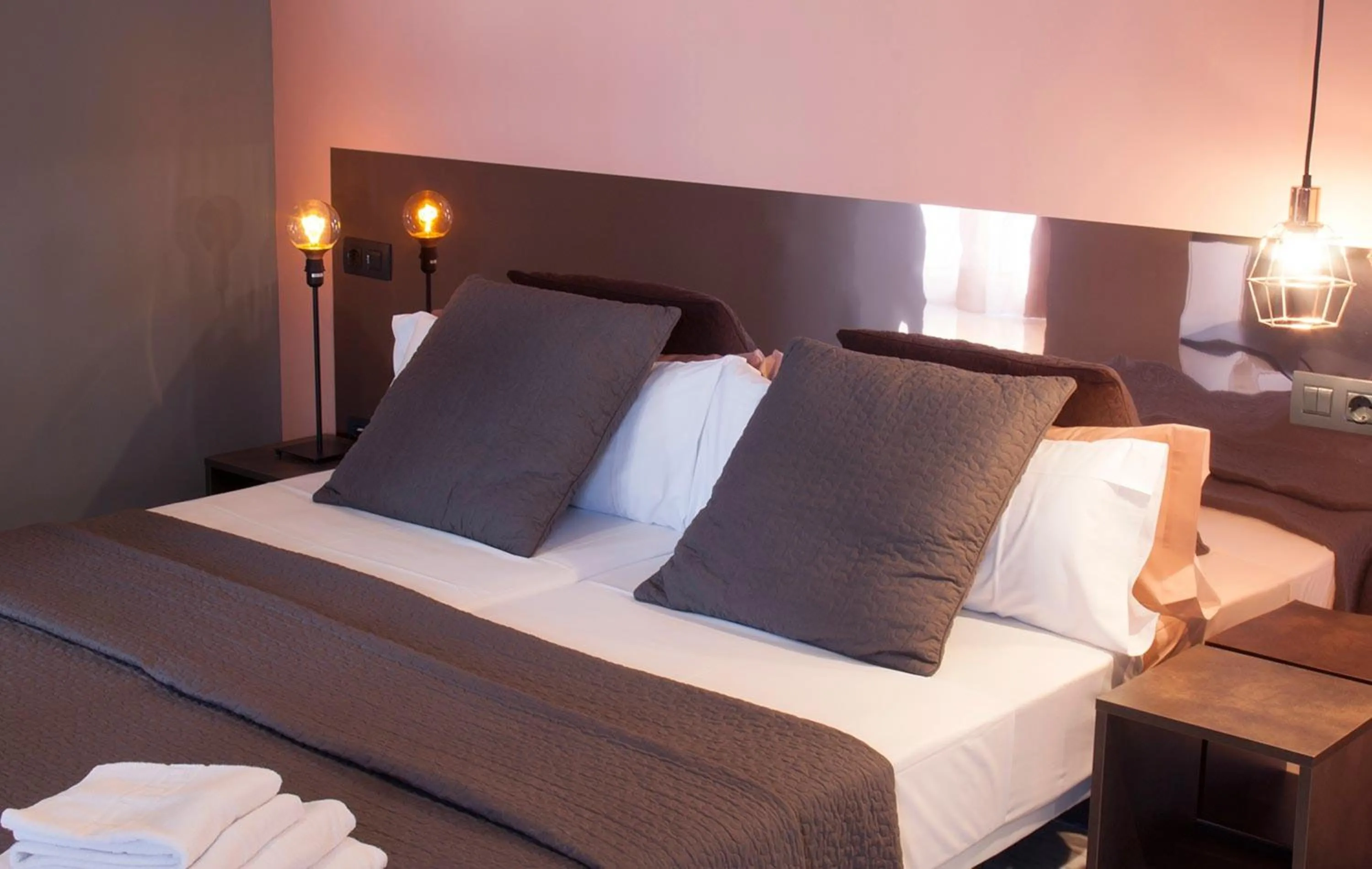 Bedroom, Bed in Apartamentos NONO by Charming Stay