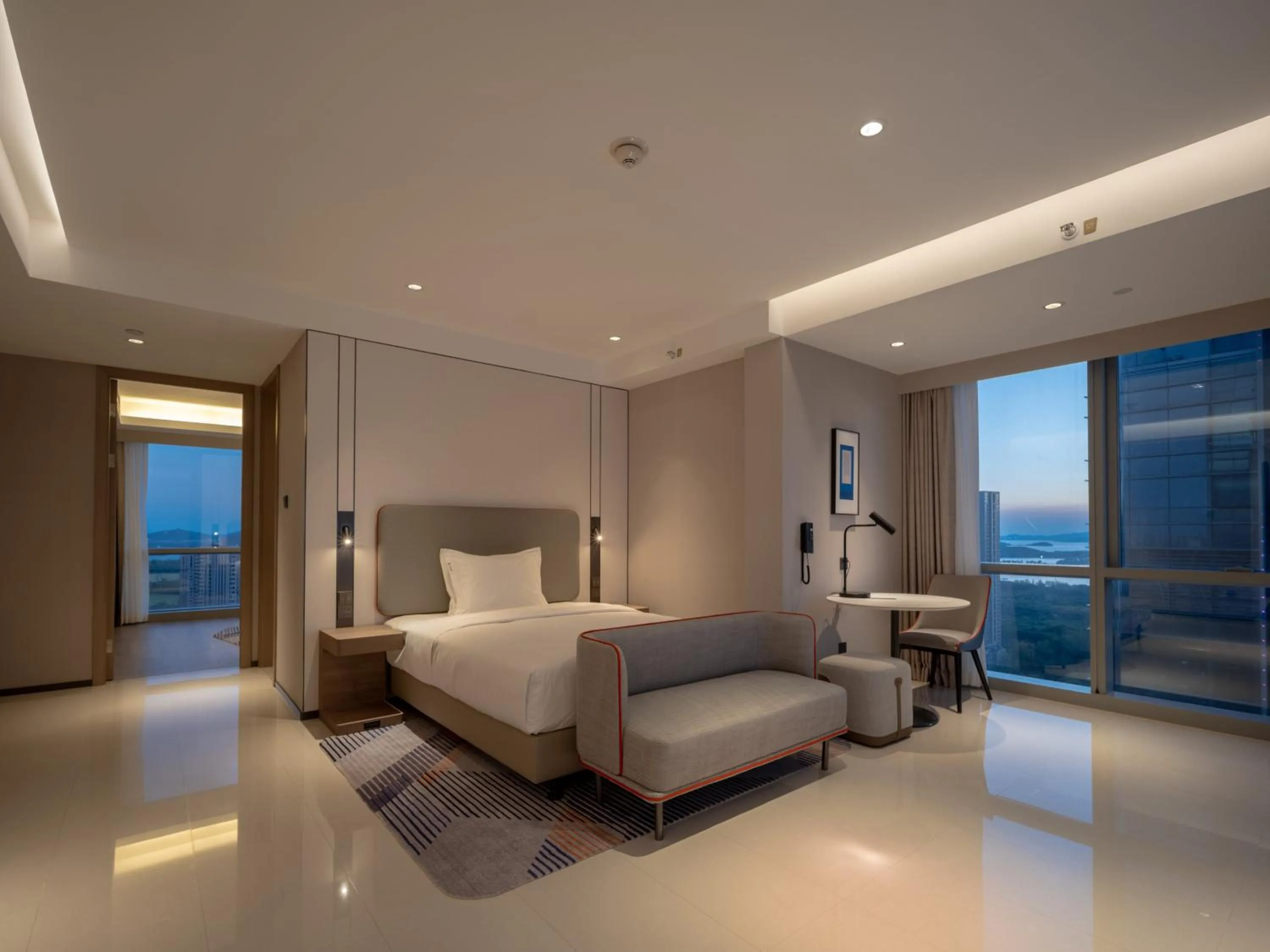 Photo of the whole room, Bed in Holiday Inn Express Wuxi Taihu by IHG