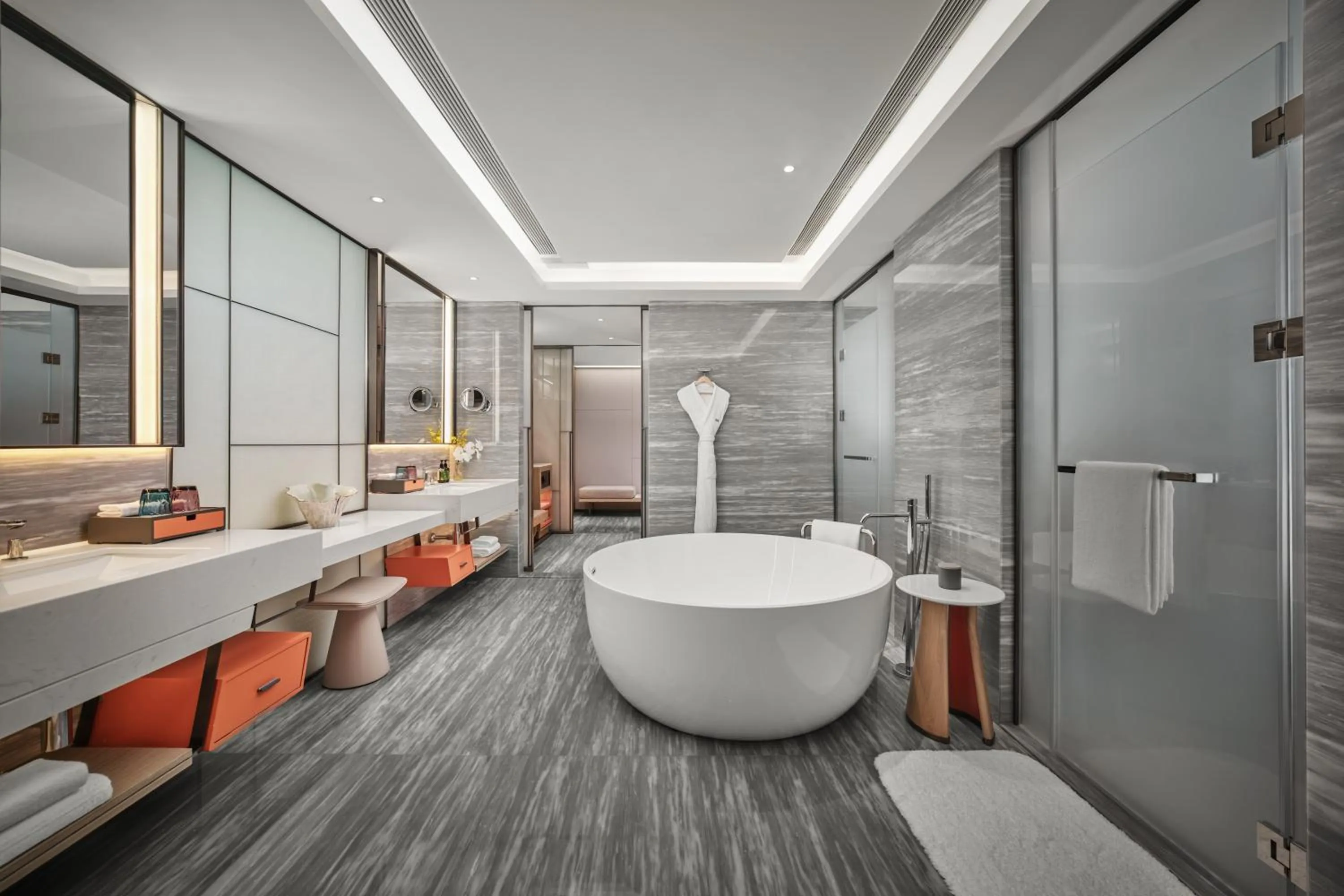 Bathroom in Crowne Plaza Zhongshan Torch High-tech Zone by IHG