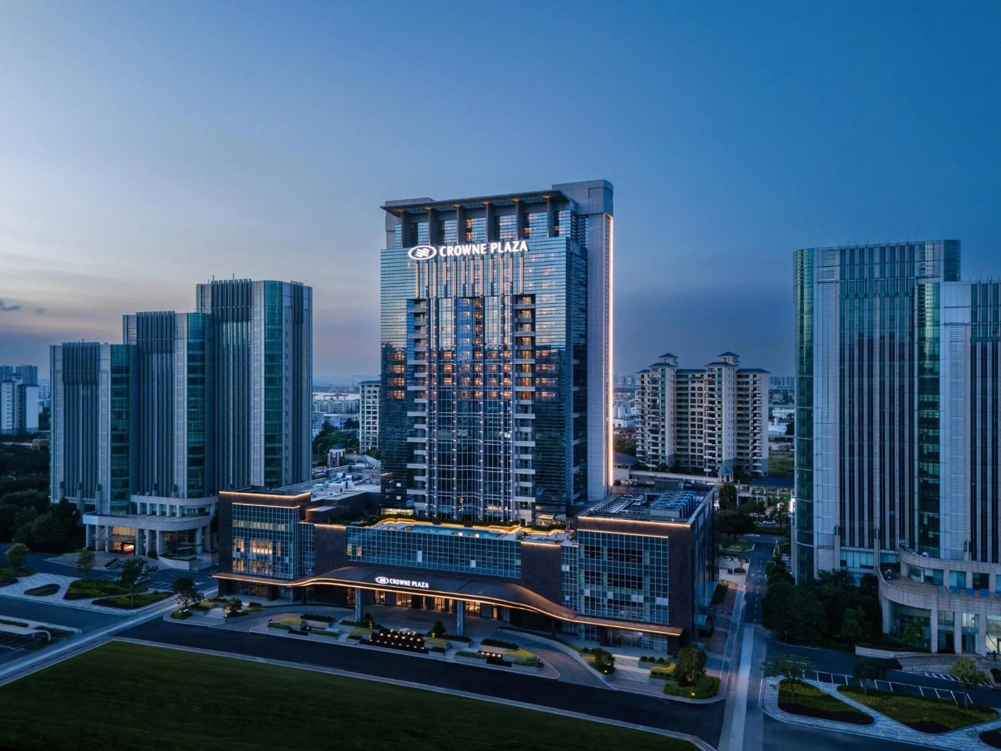 Property building in Crowne Plaza Zhongshan Torch High-tech Zone by IHG