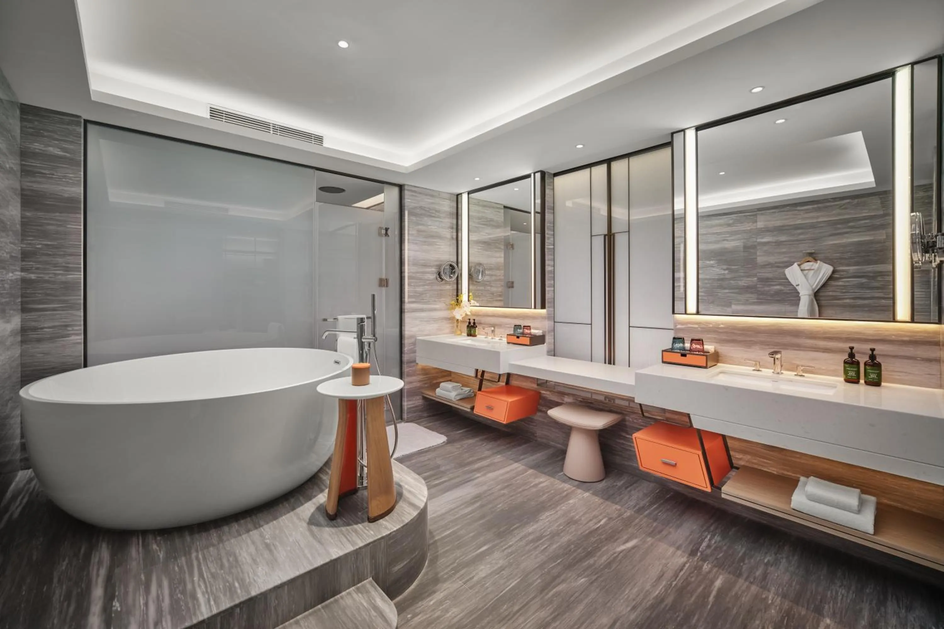 Bathroom in Crowne Plaza Zhongshan Torch High-tech Zone by IHG