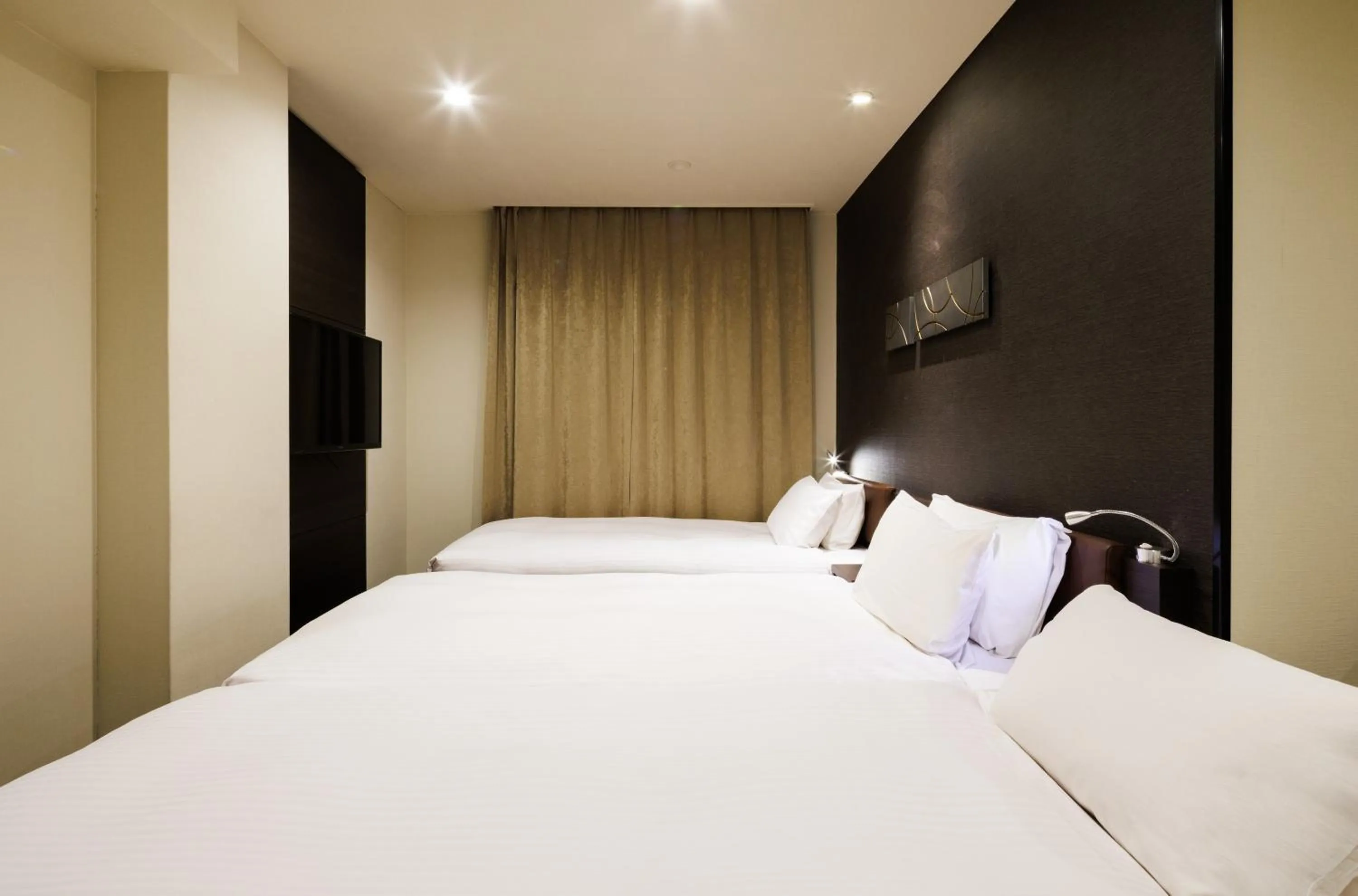 Photo of the whole room, Bed in HOTEL AMANEK Osaka Namba