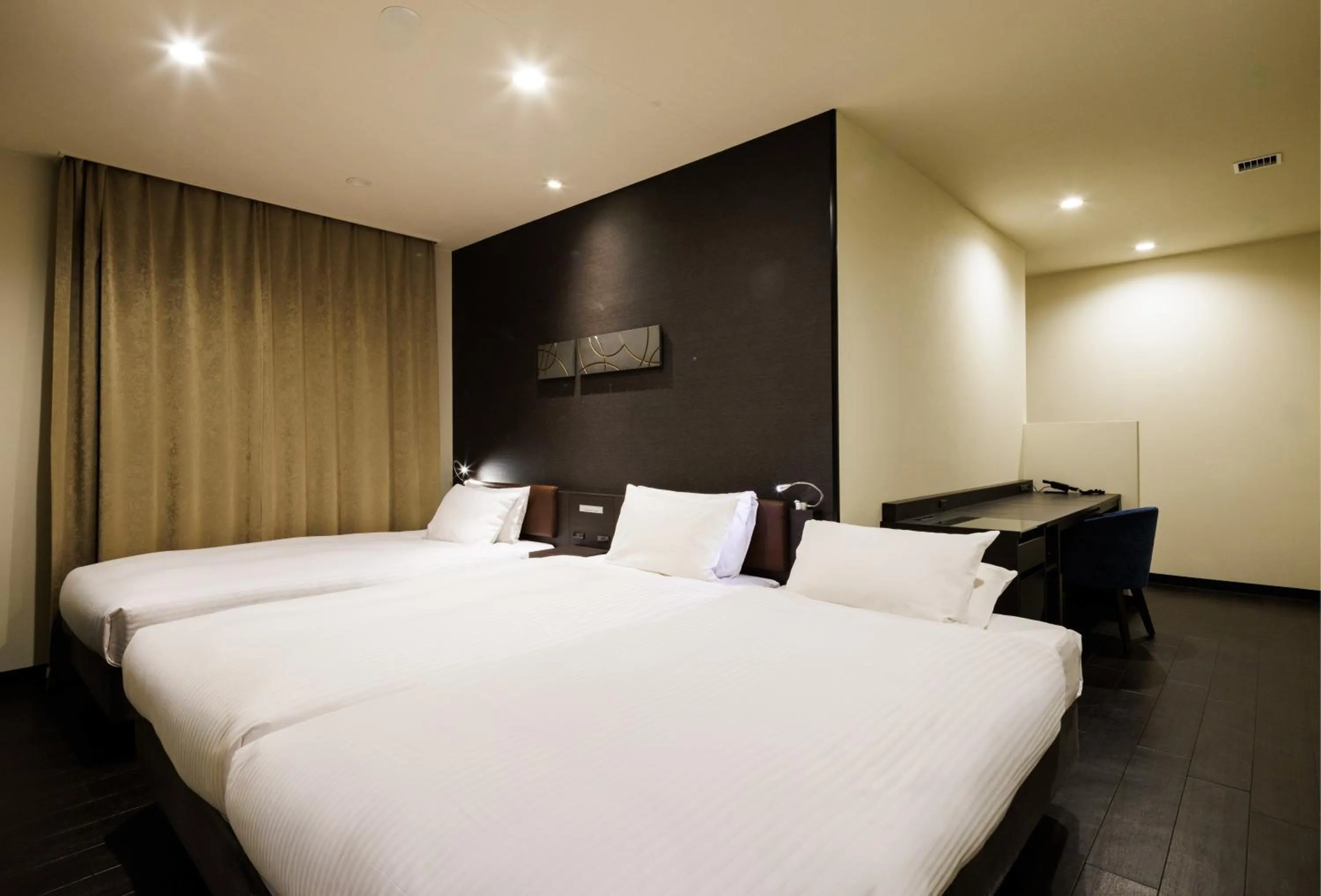 Photo of the whole room, Bed in HOTEL AMANEK Osaka Namba