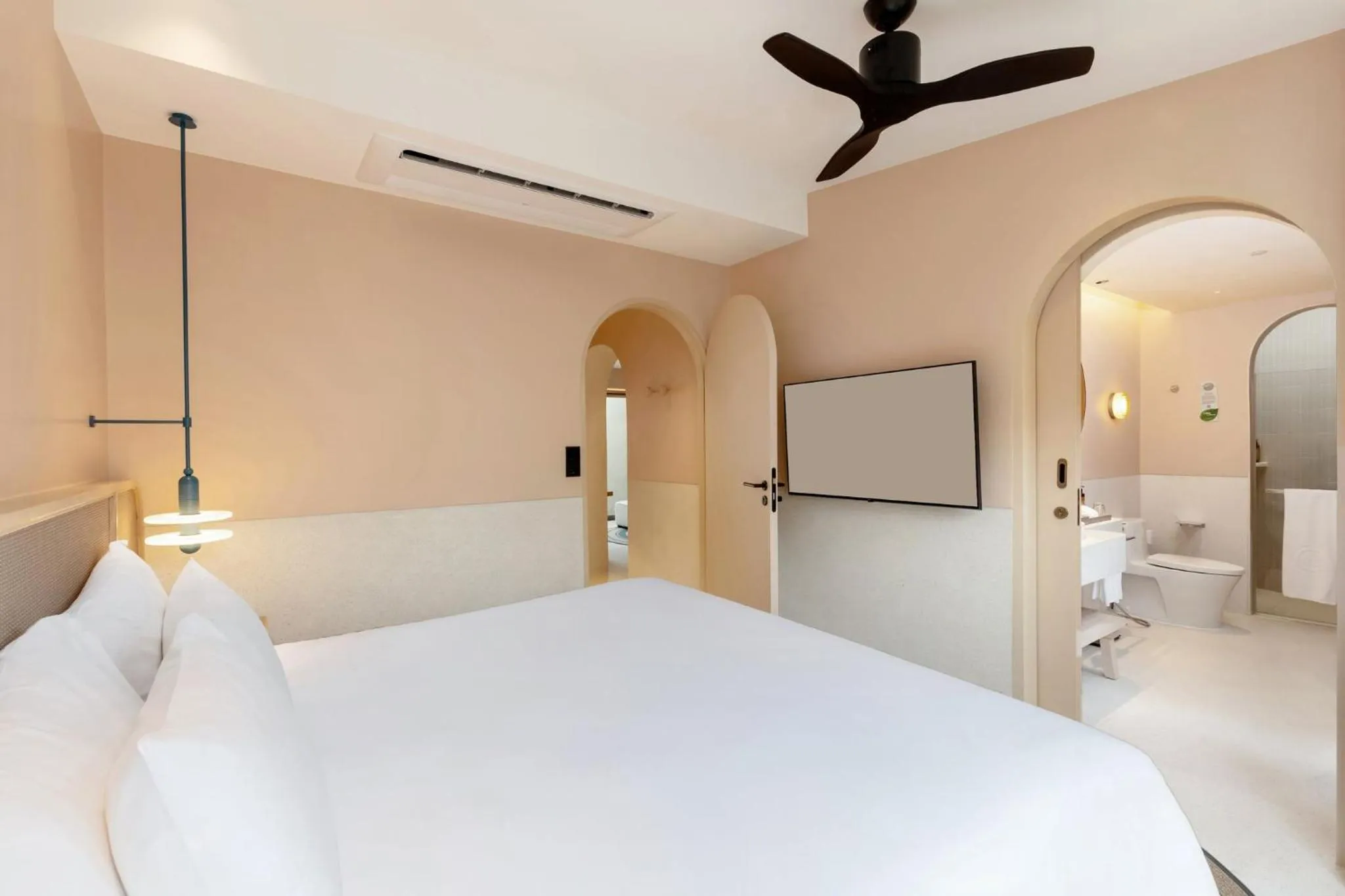 Photo of the whole room, Bed in Centara Karon Villas Phuket