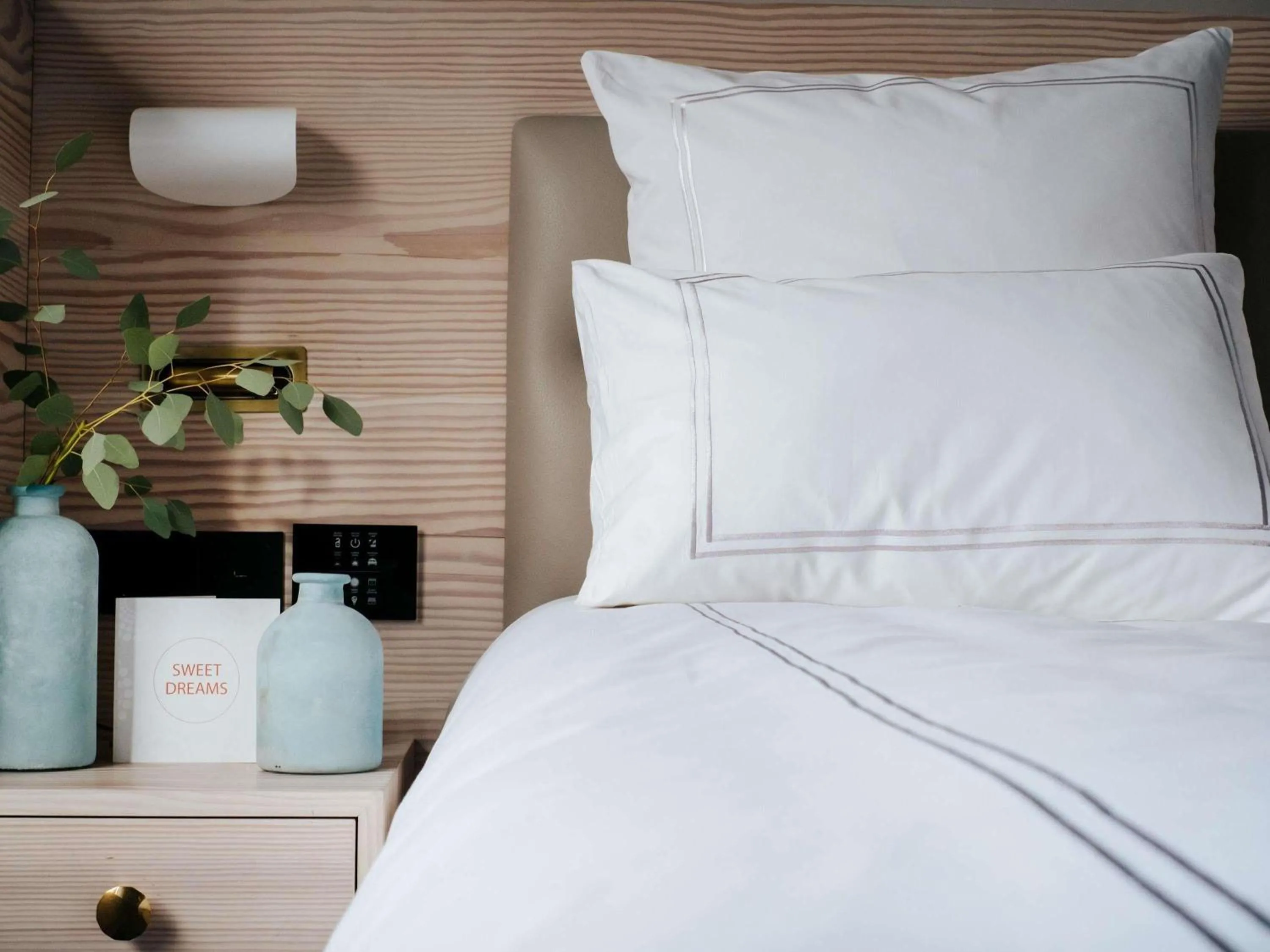 Bedroom, Bed in Swissôtel Corniche Park Towers Doha