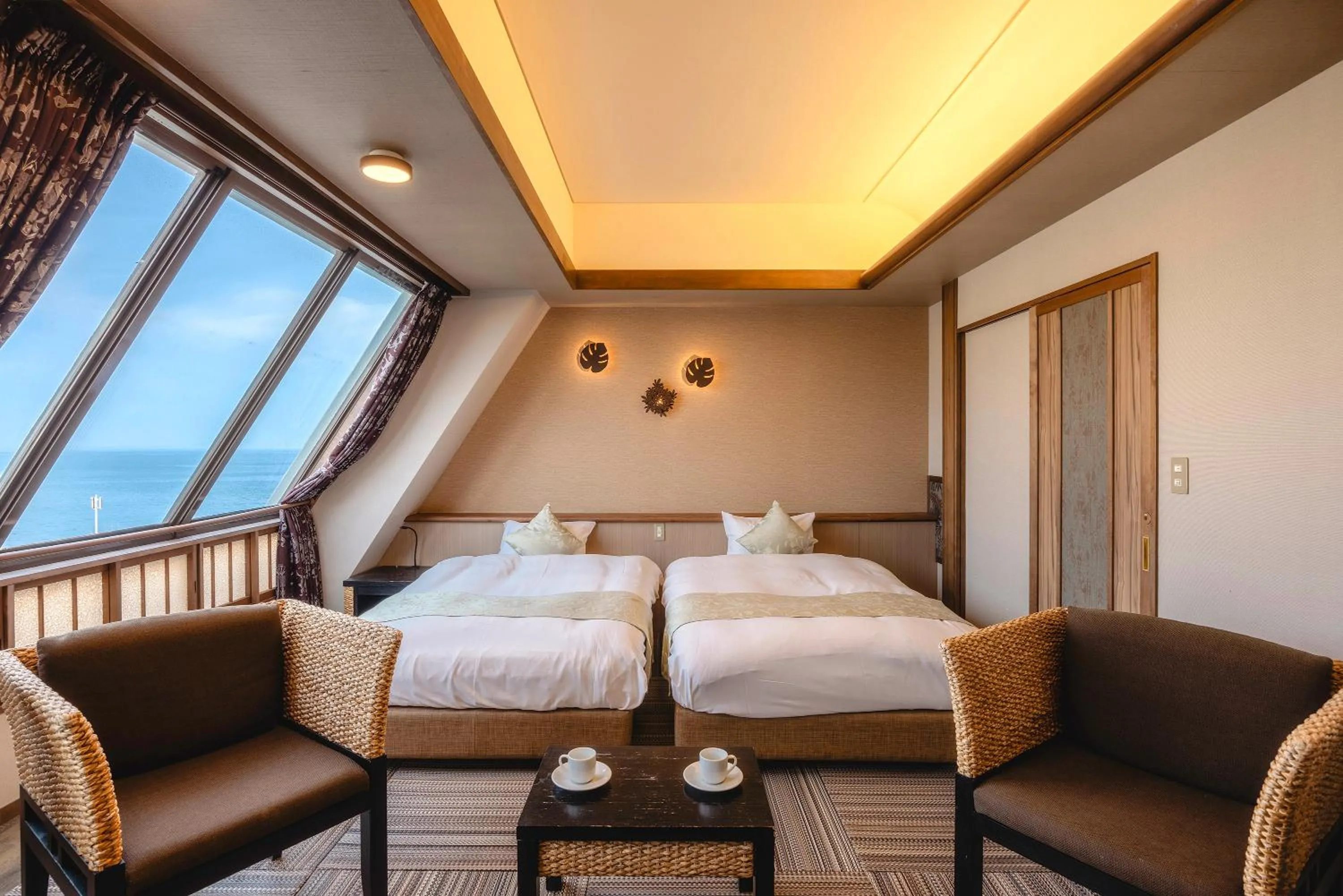 Photo of the whole room, Bed in Shinyu no Yado SAZANA