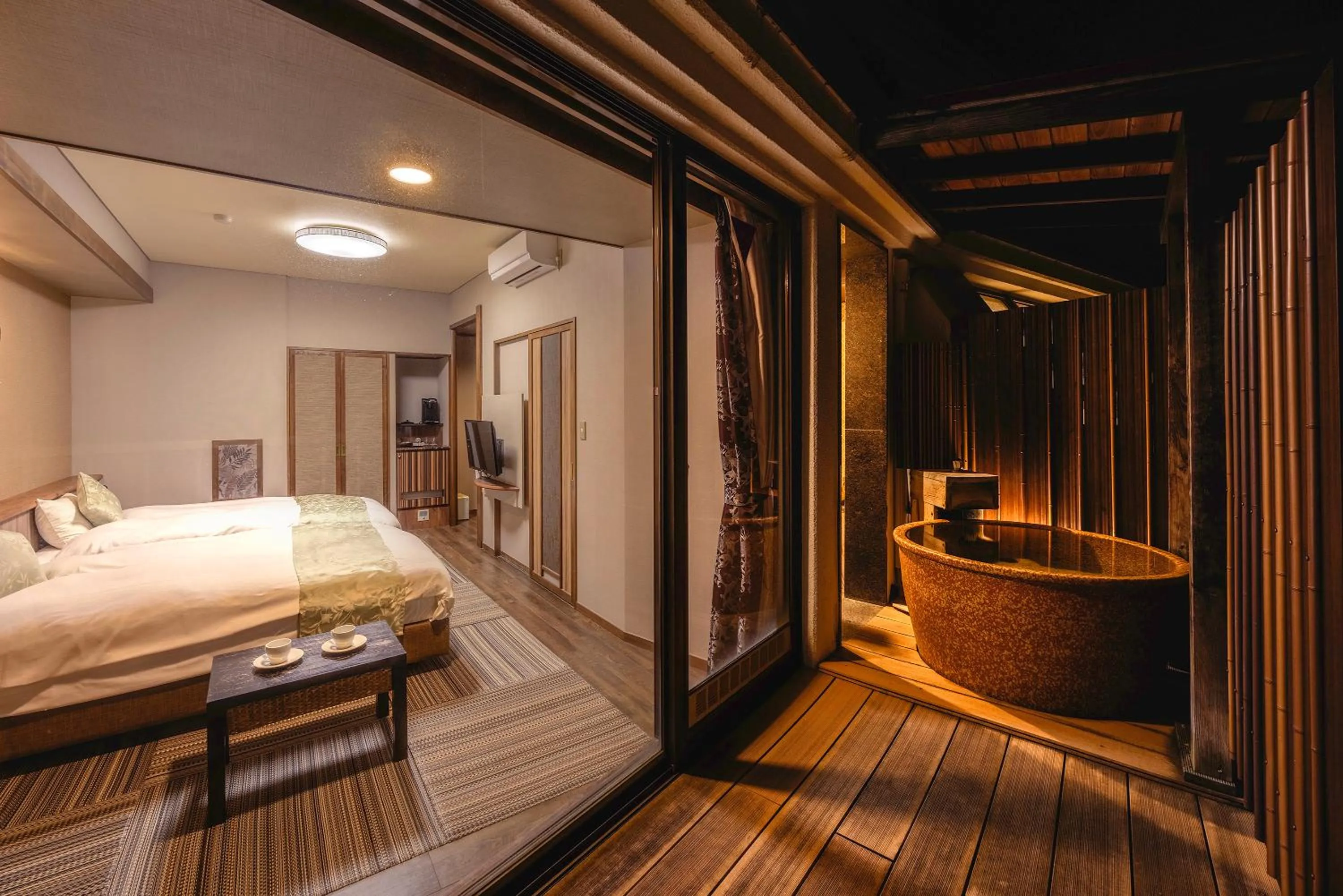 Photo of the whole room, Bed in Shinyu no Yado SAZANA