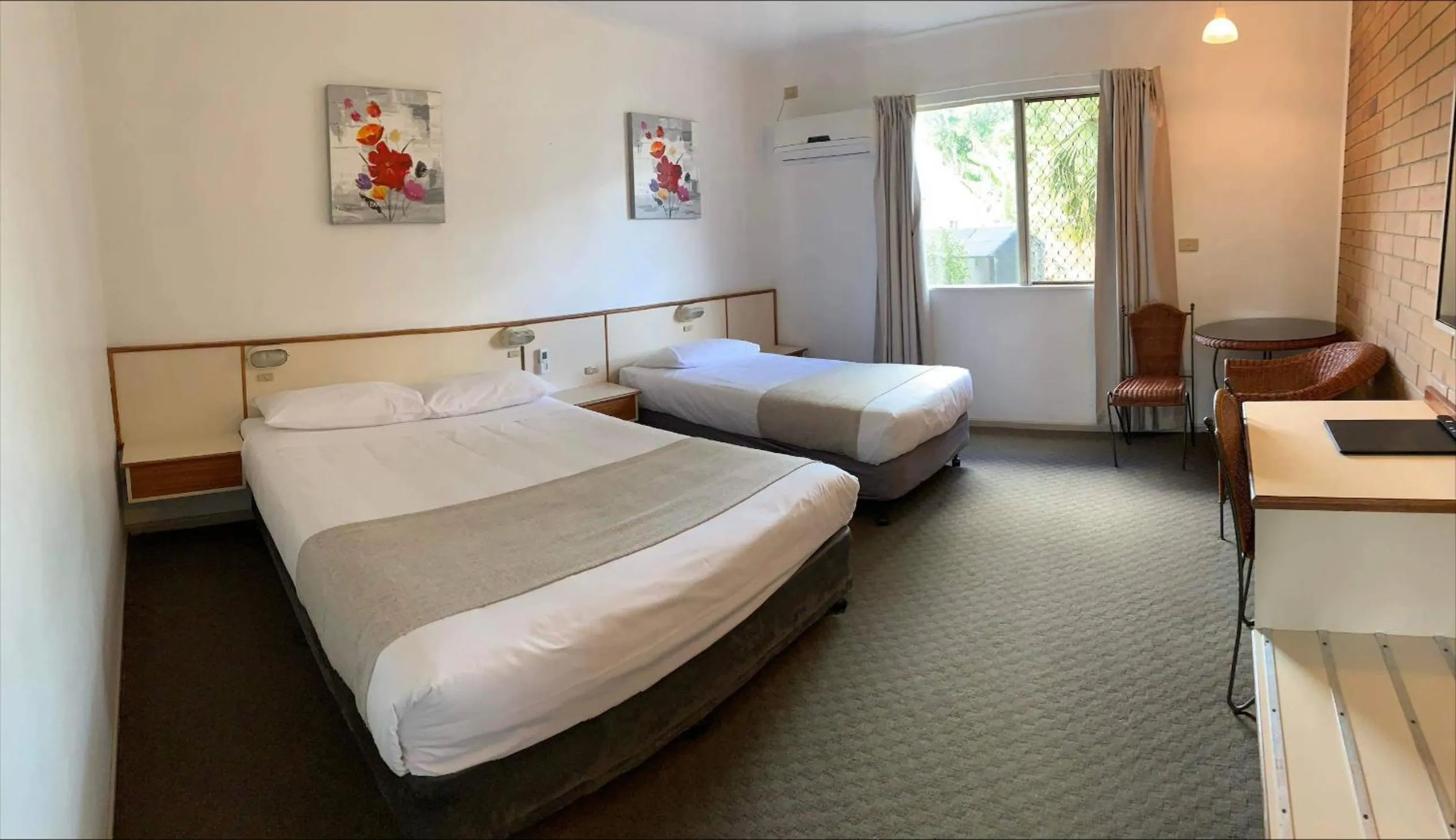 Large Twin Room in Wild Scotsman Motor Inn Gin Gin QLD