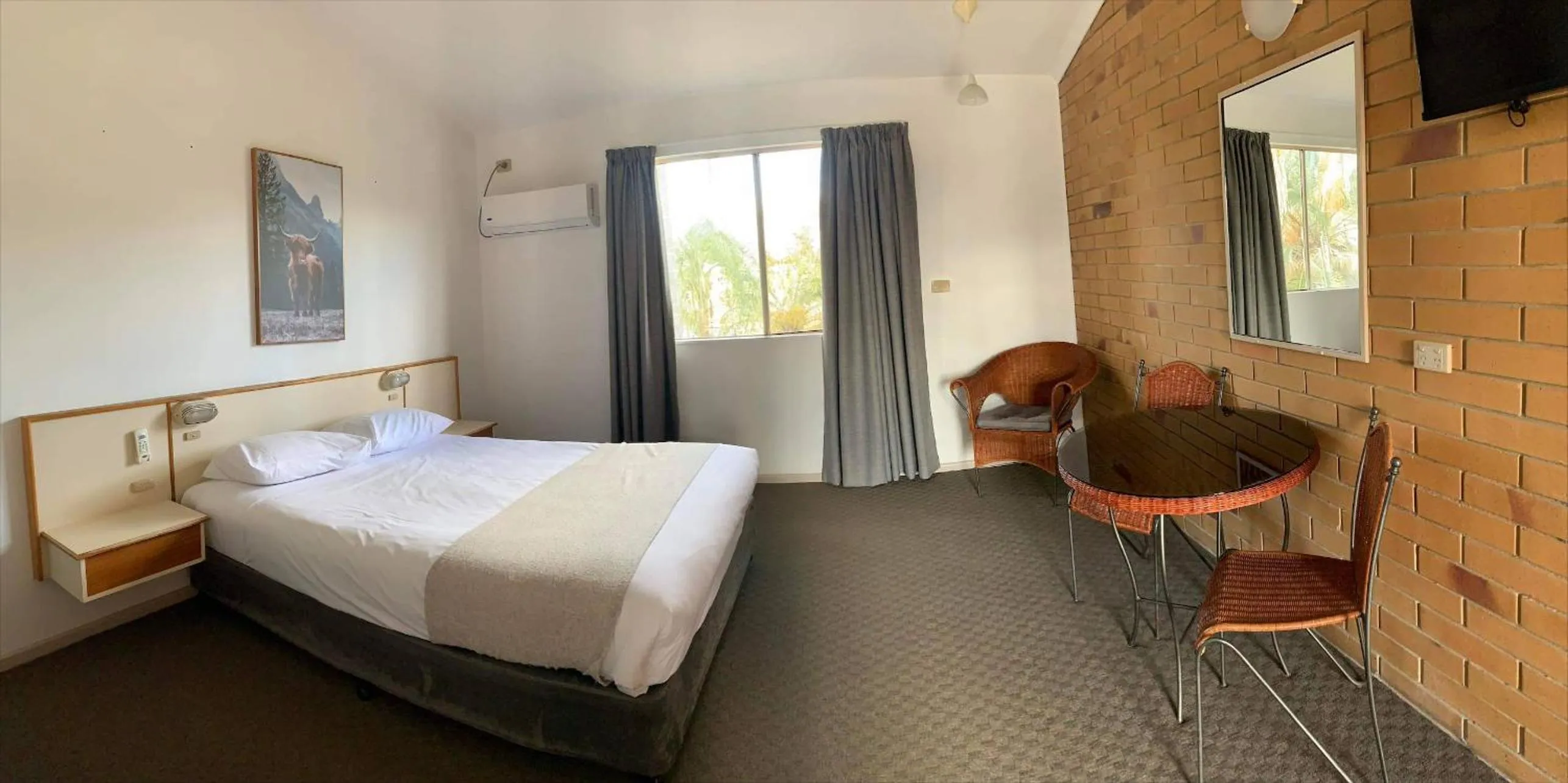 Queen Room in Wild Scotsman Motor Inn Gin Gin QLD