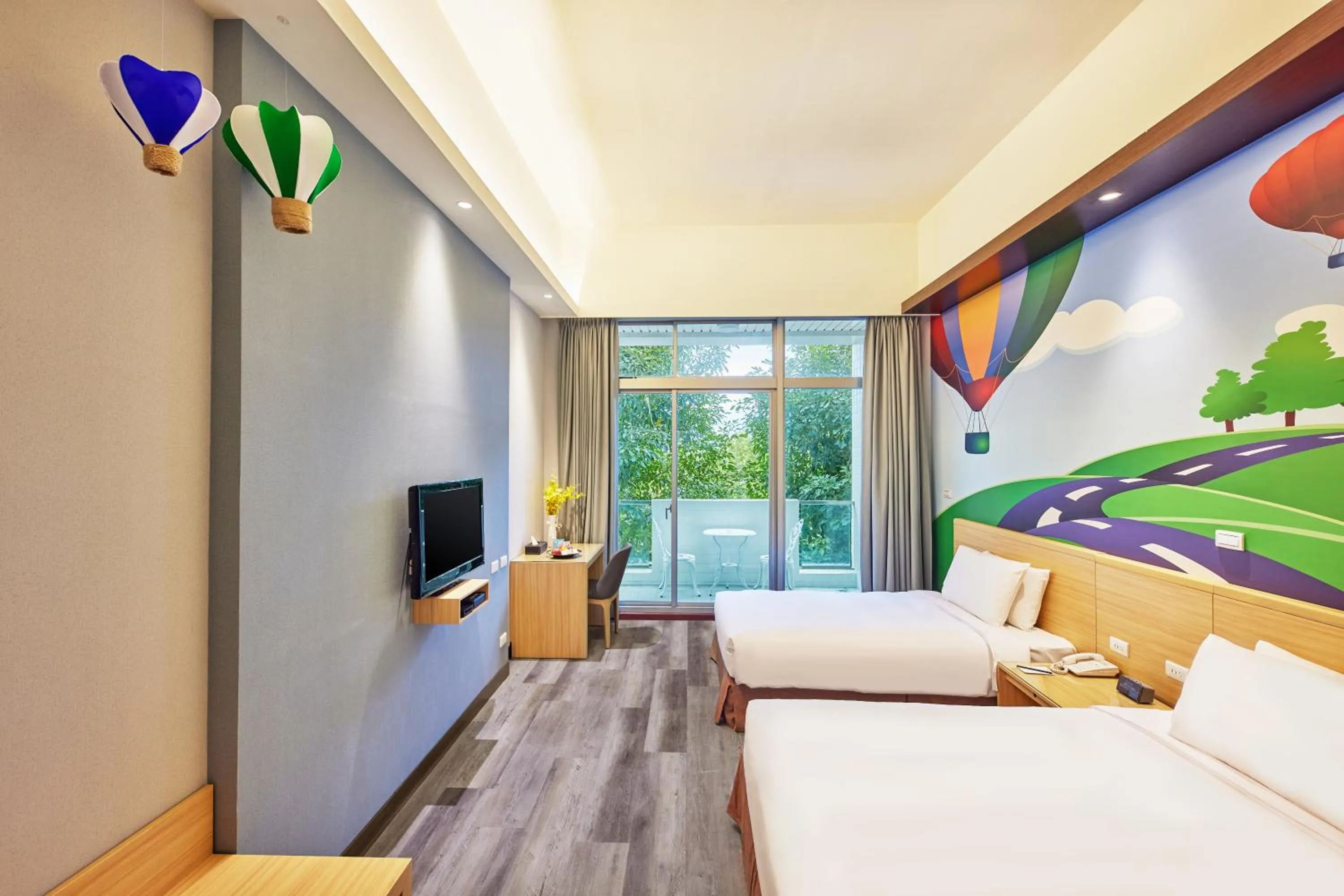 Photo of the whole room, Bed in Naruwan Inn