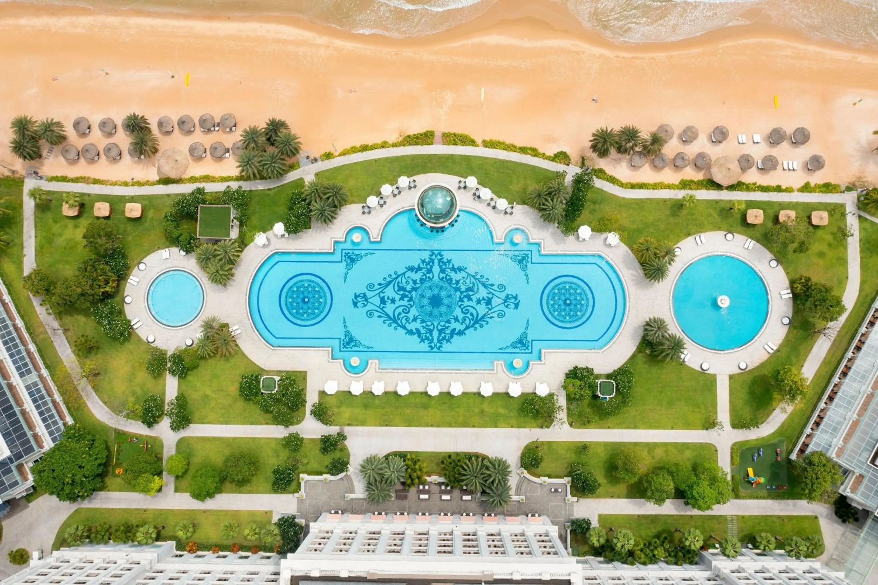 Swimming pool in Sheraton Phu Quoc Long Beach Resort