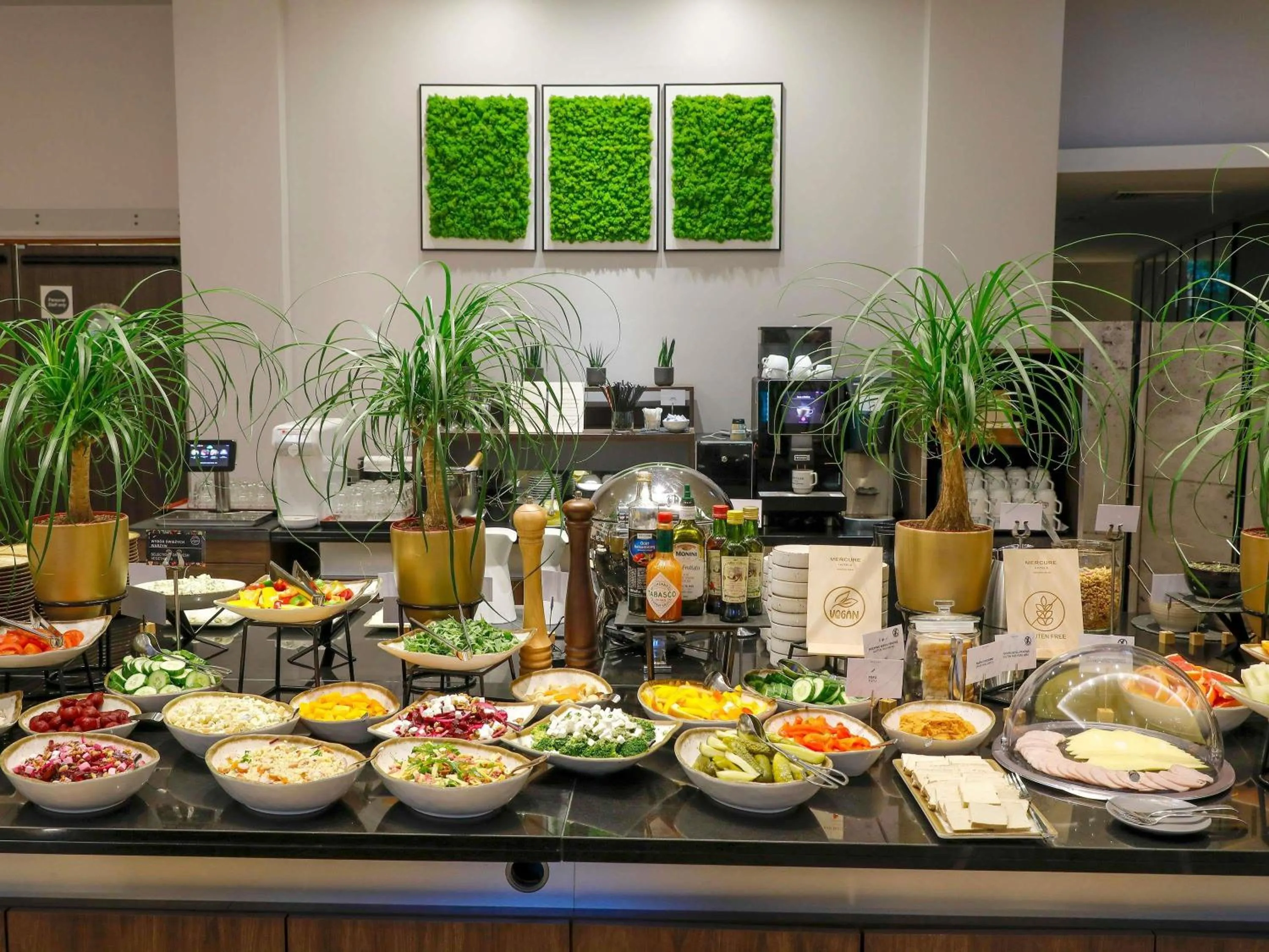 Restaurant/places to eat in Mercure Warszawa Grand