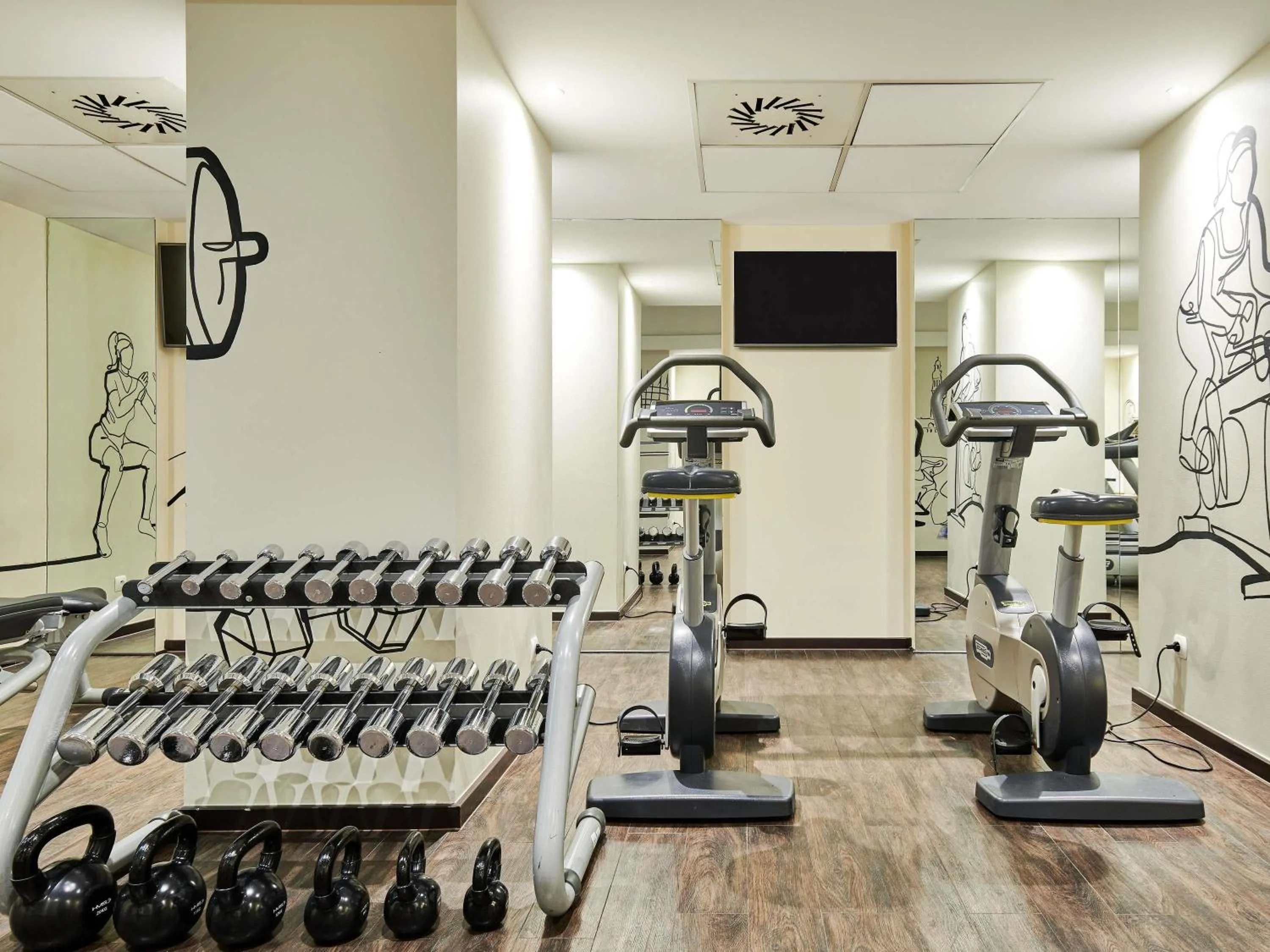 Fitness centre/facilities in Mercure Warszawa Grand