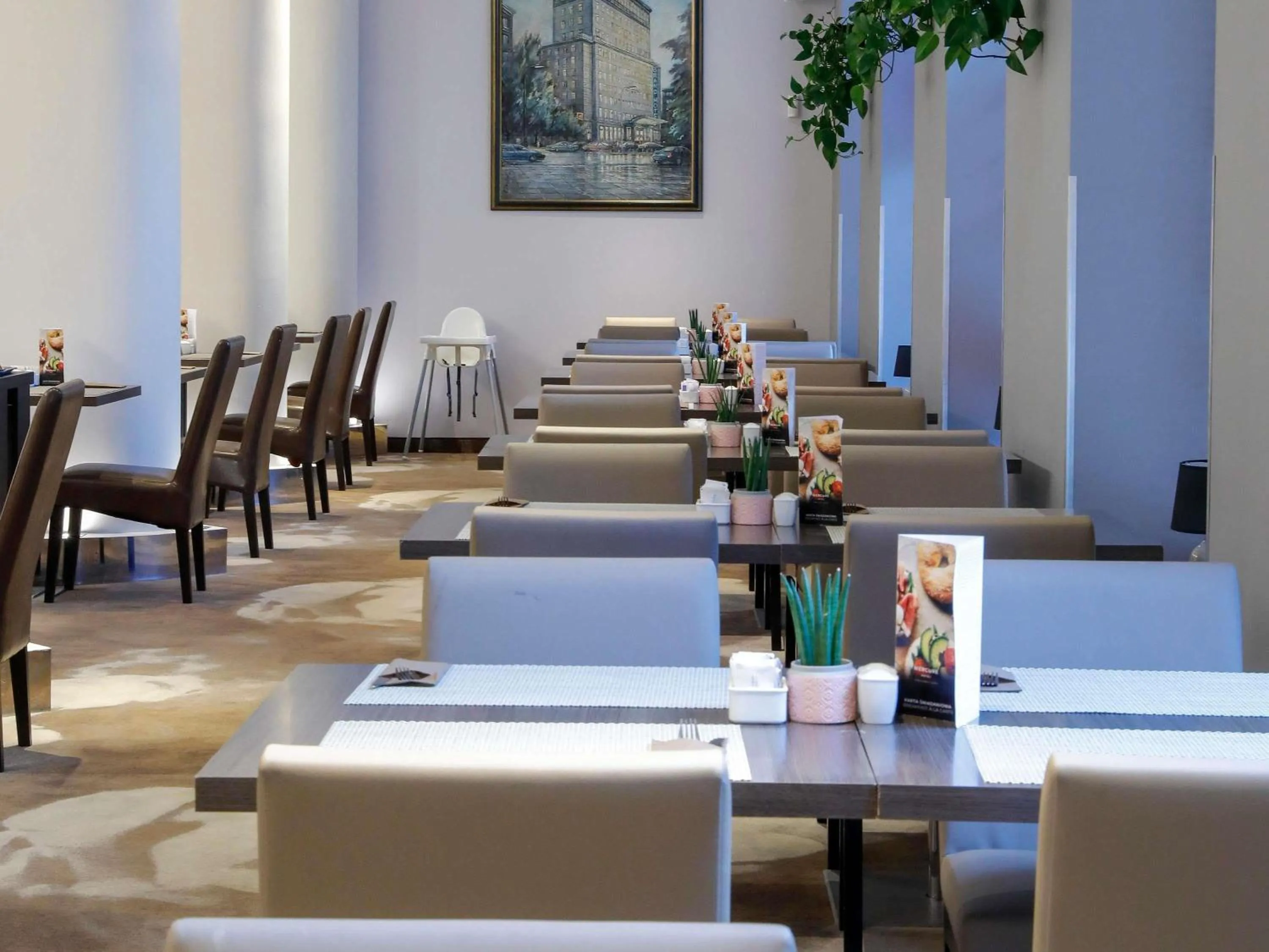 Restaurant/places to eat in Mercure Warszawa Grand